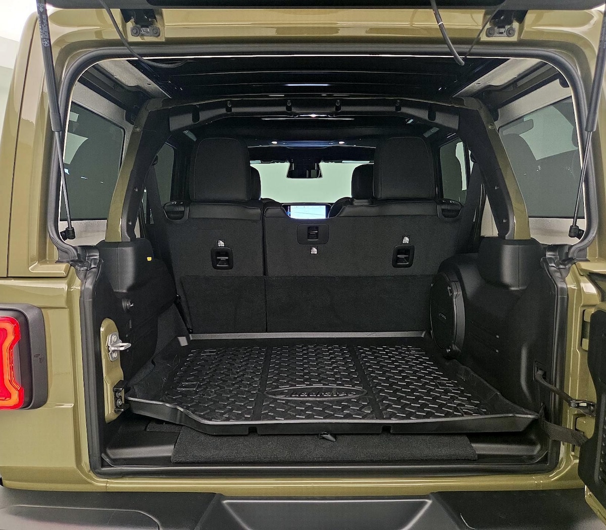 Trunk/Cargo (Seats Up)