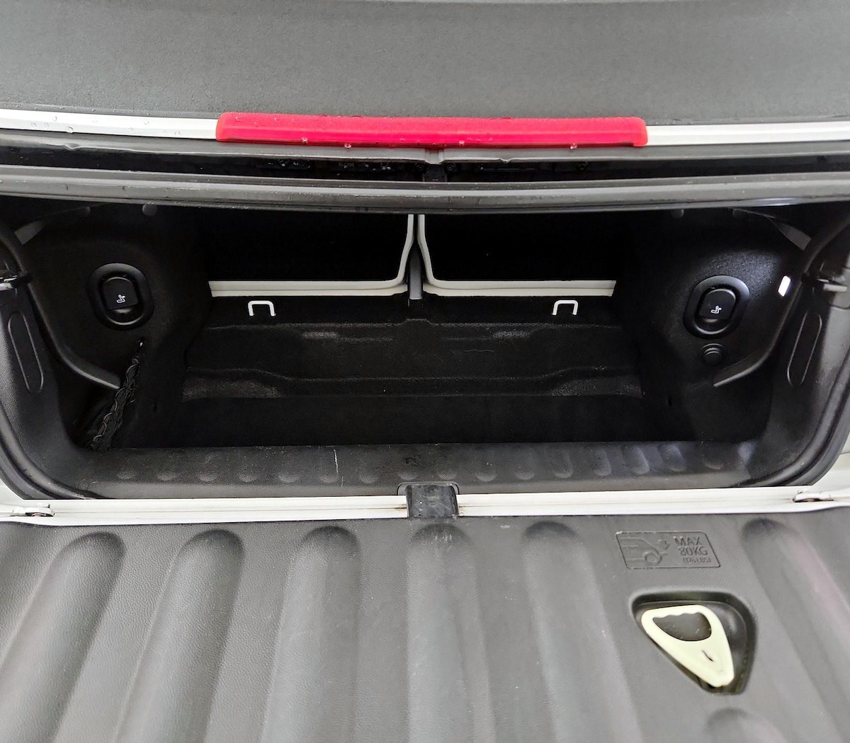Trunk/Cargo (Seats Up)