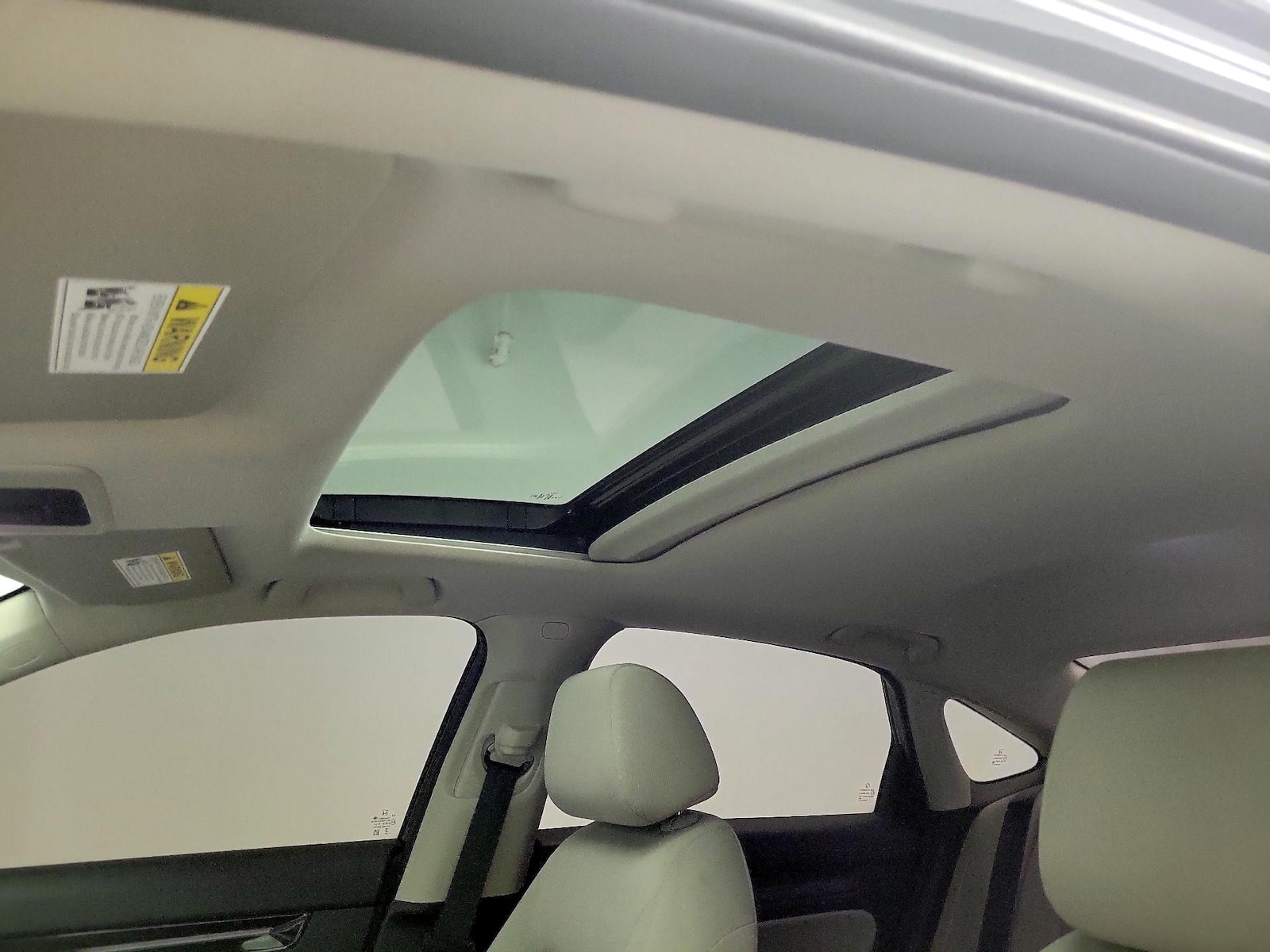 Sunroof(s) & Overhead Airbags