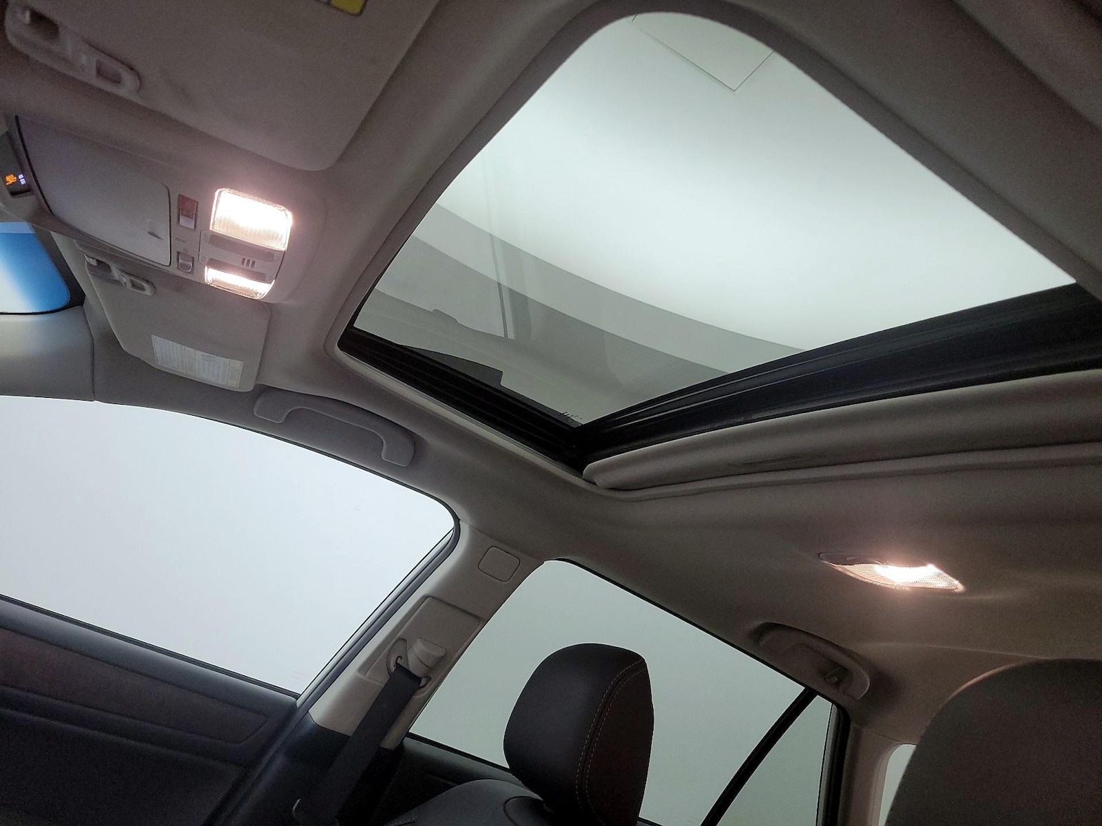 Sunroof(s) & Overhead Airbags