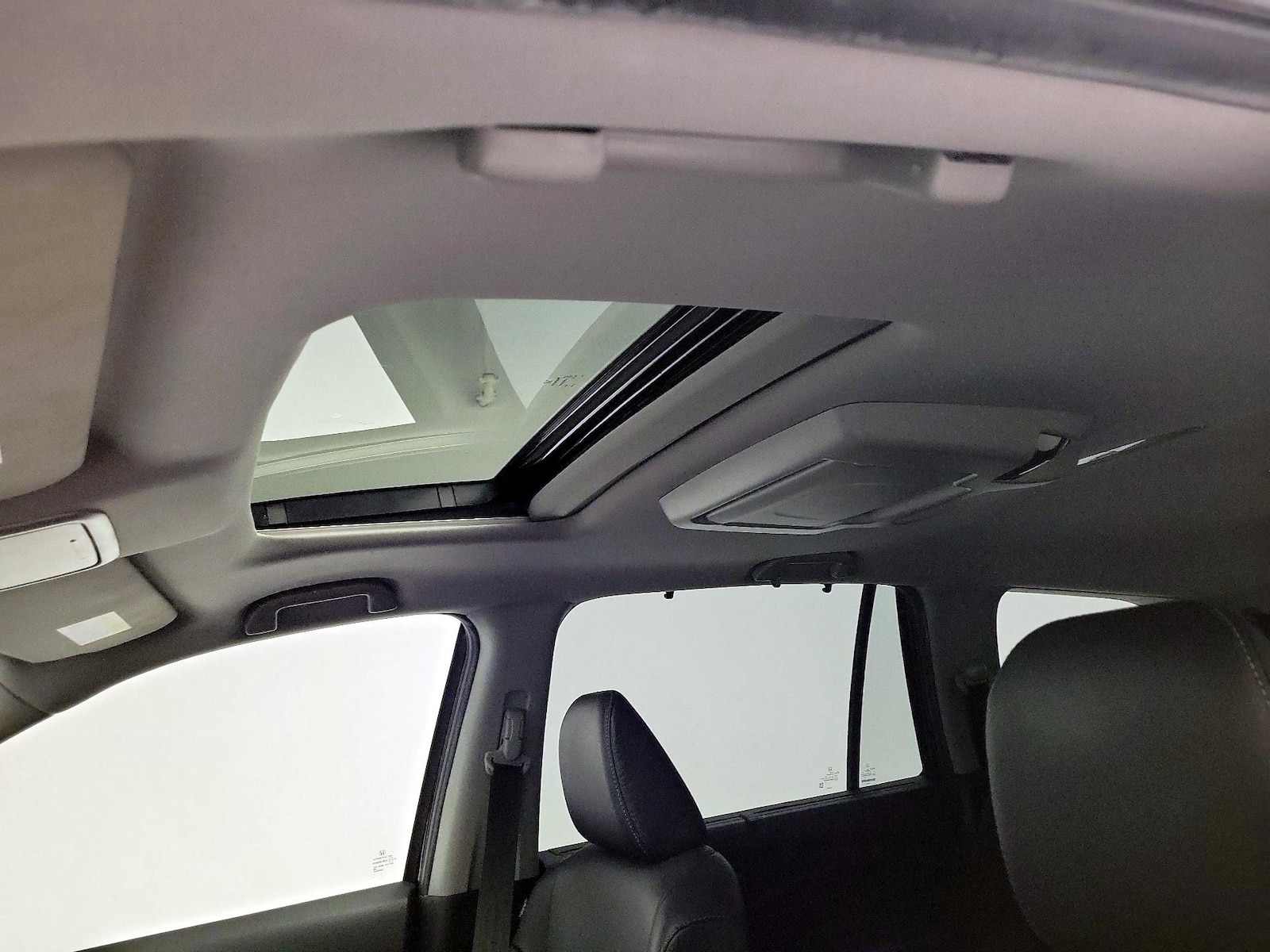 Sunroof(s) & Overhead Airbags