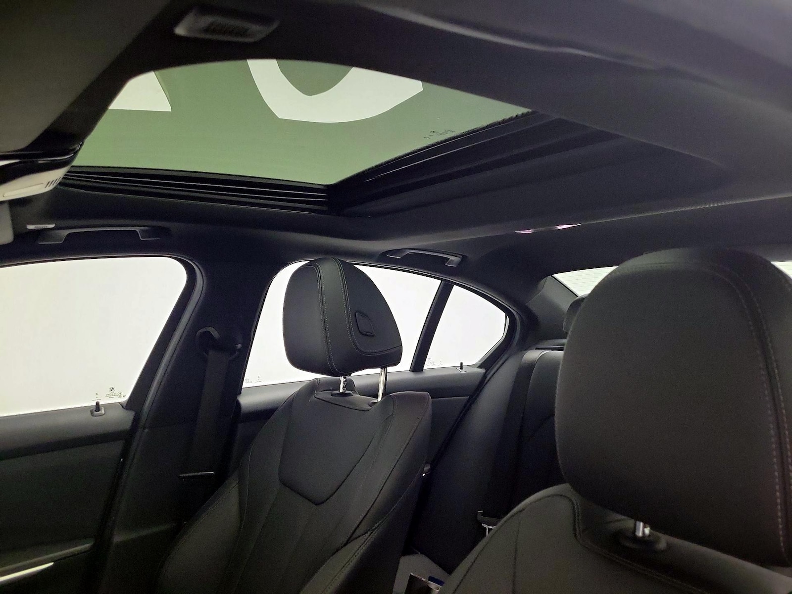 Sunroof(s) & Overhead Airbags