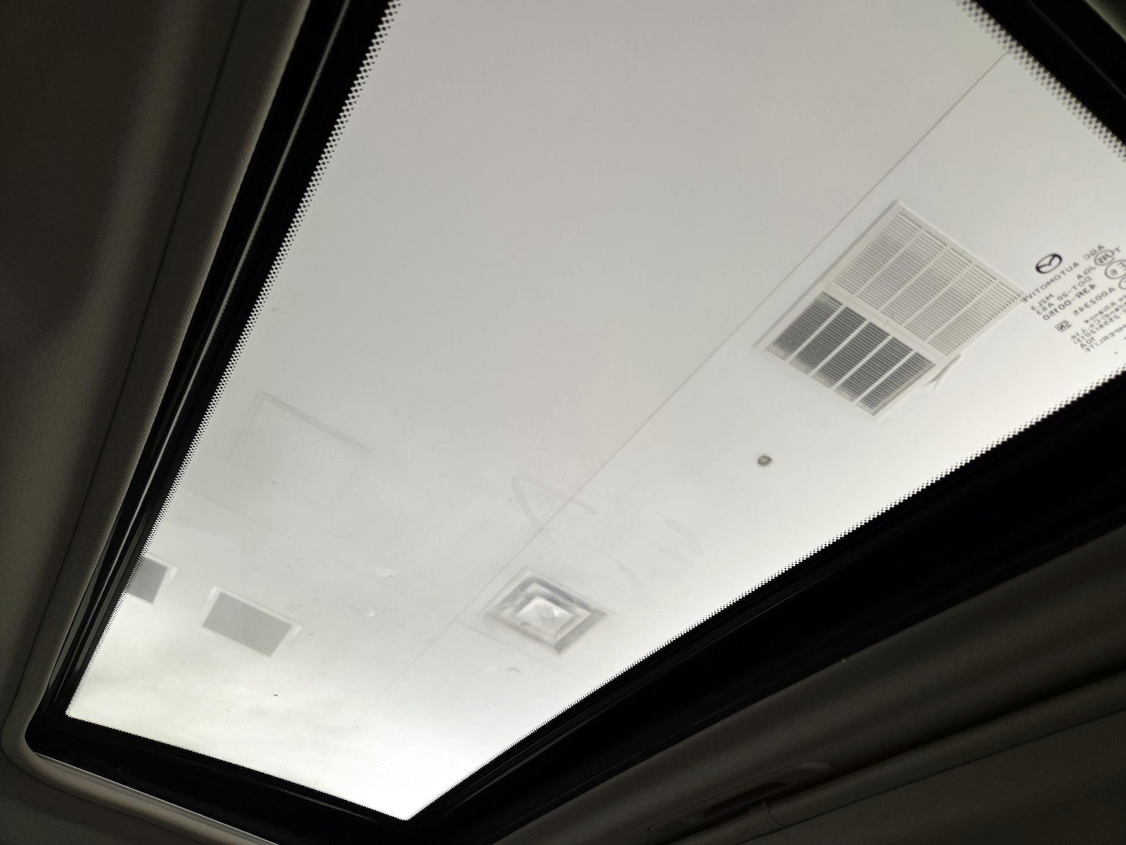 Sunroof(s) & Overhead Airbags