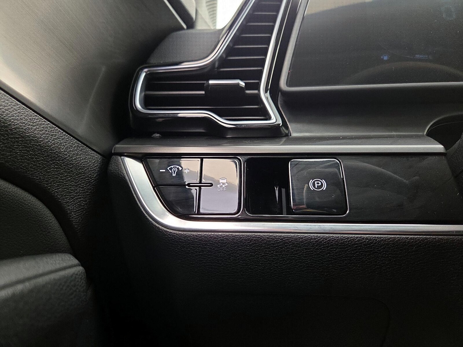 2025 Kia Sportage EX - Photo 12