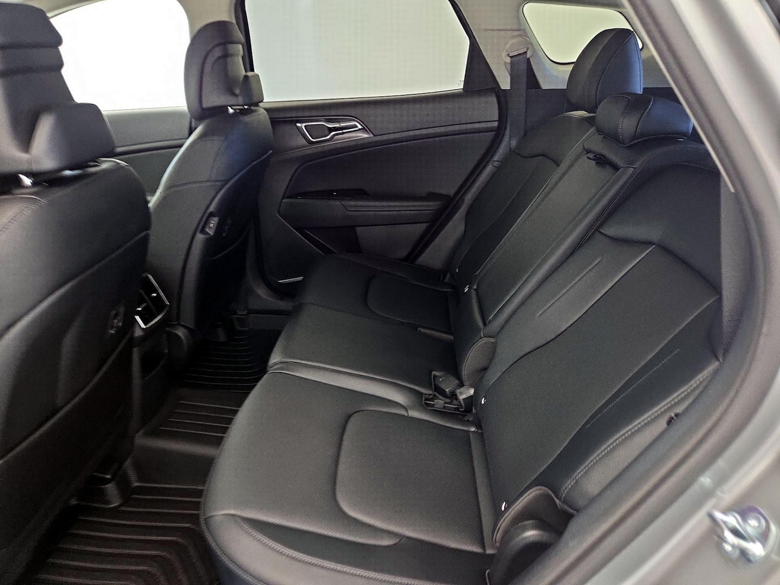 2025 Kia Sportage EX - Photo 18