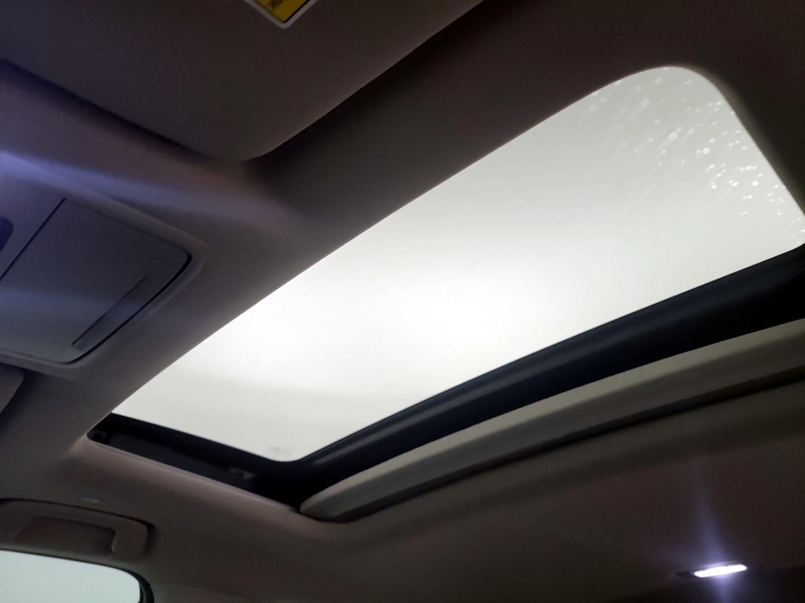 Sunroof(s) & Overhead Airbags