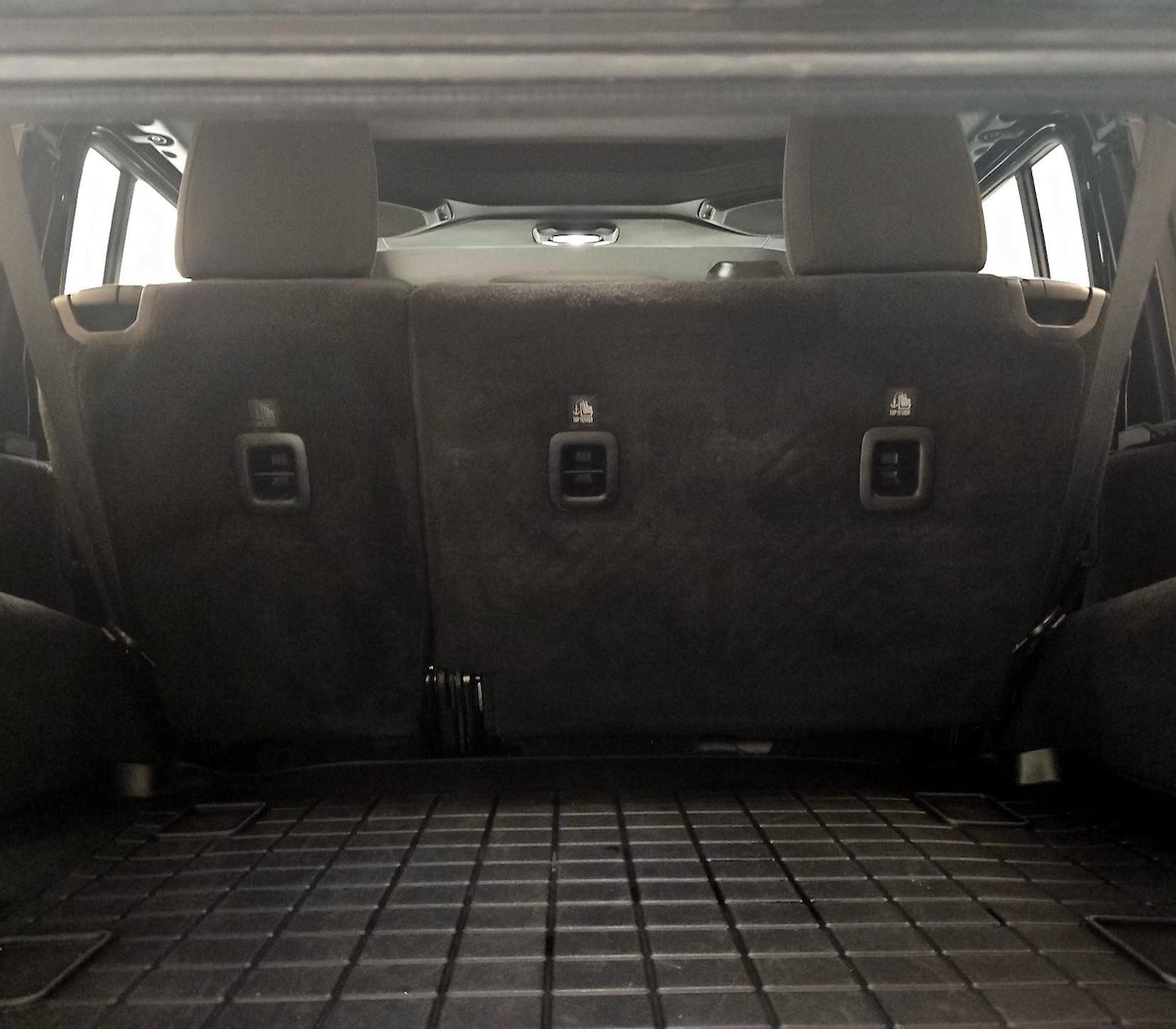 Trunk/Cargo (Seats Up)