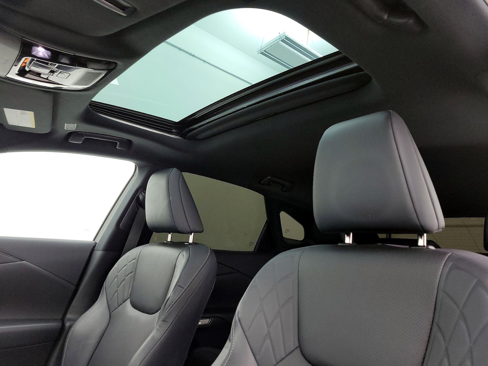 Sunroof(s) & Overhead Airbags