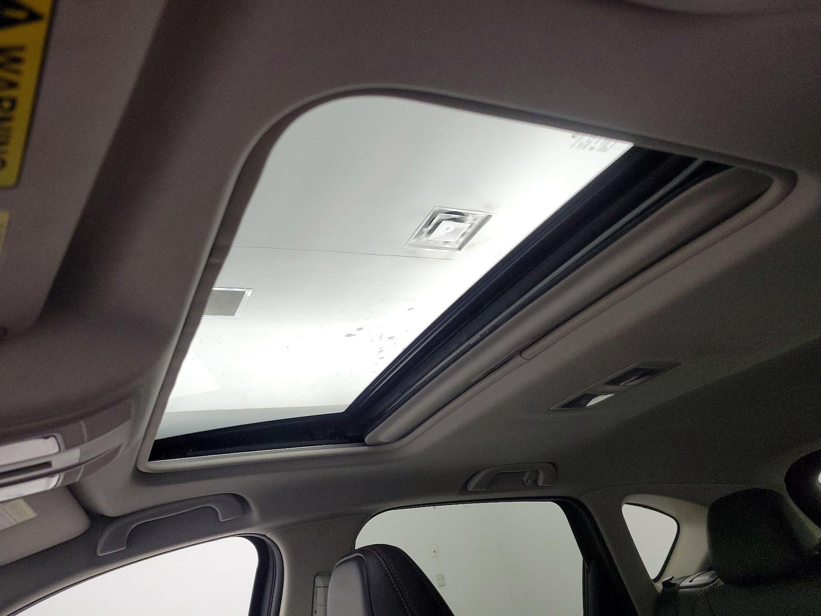 Sunroof(s) & Overhead Airbags