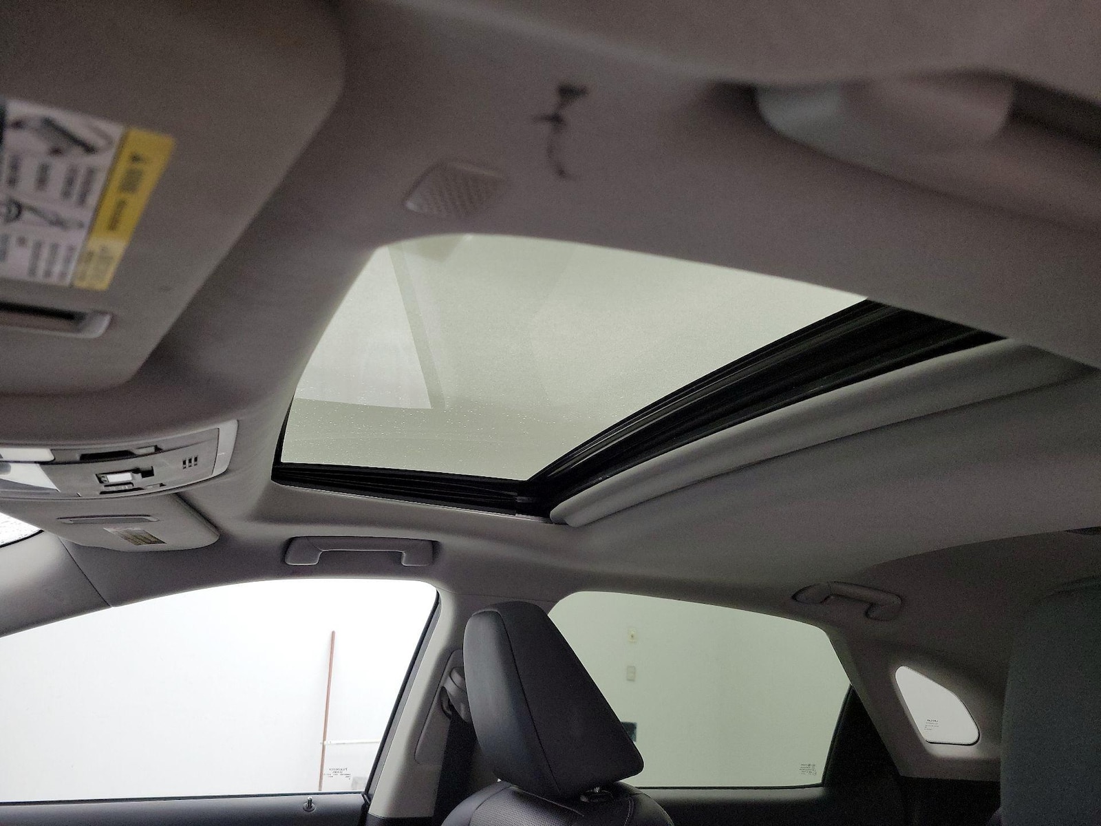 Sunroof(s) & Overhead Airbags