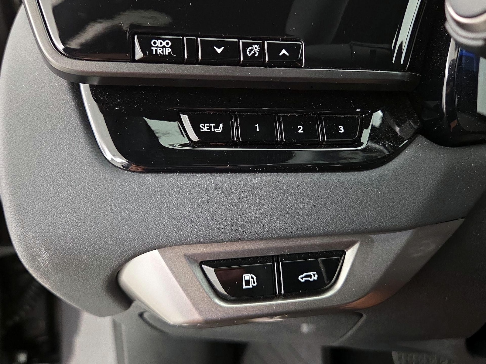 2025 Lexus RX 350 - Photo 14