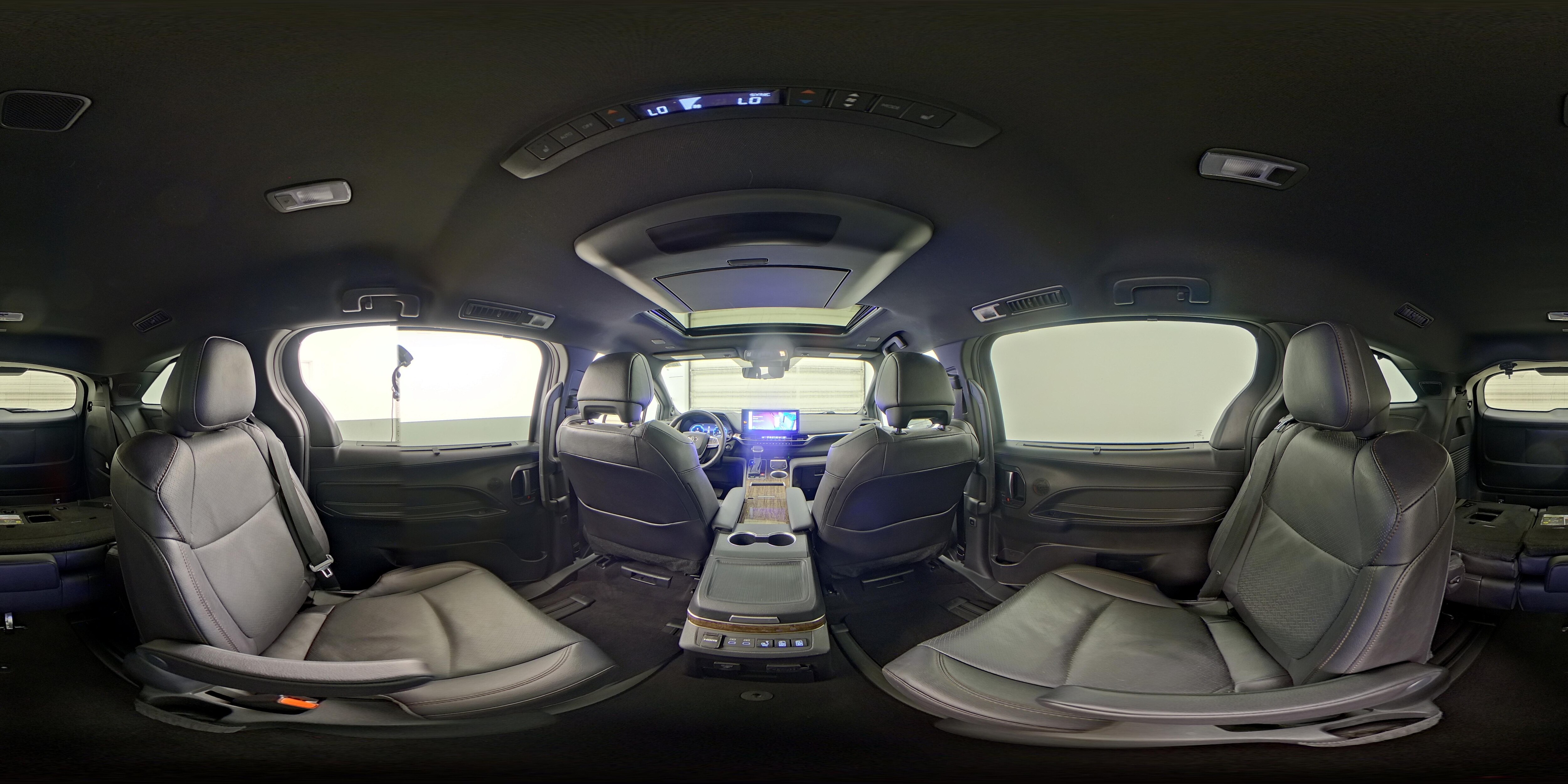 2025 Toyota Sienna Platinum - Photo 28