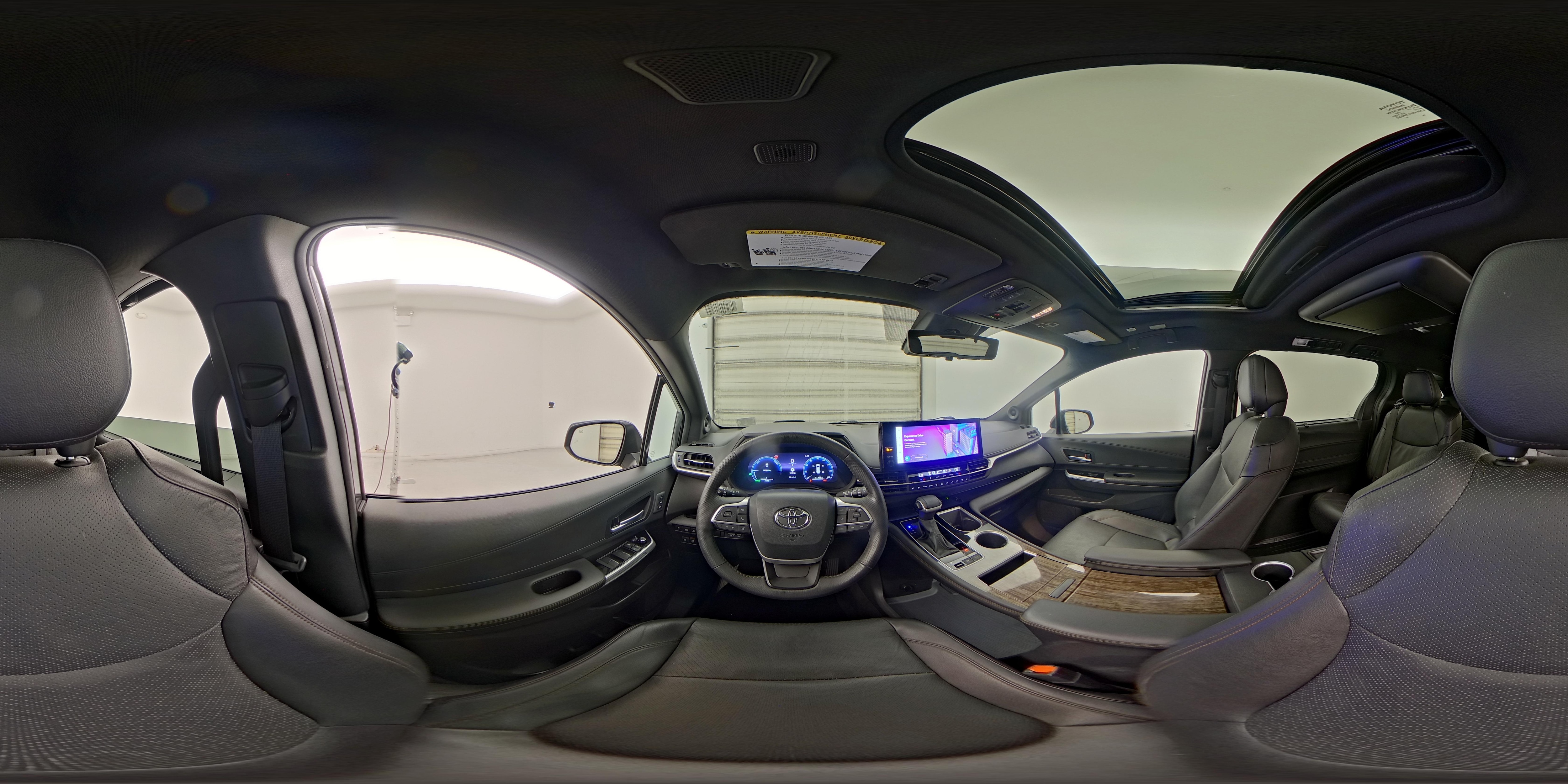 2025 Toyota Sienna Platinum - Photo 29