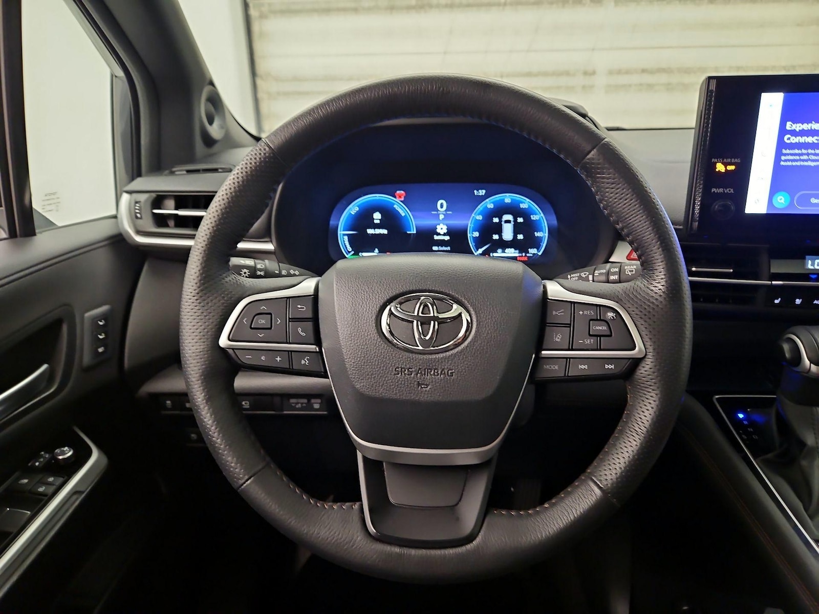 2025 Toyota Sienna Platinum - Photo 11