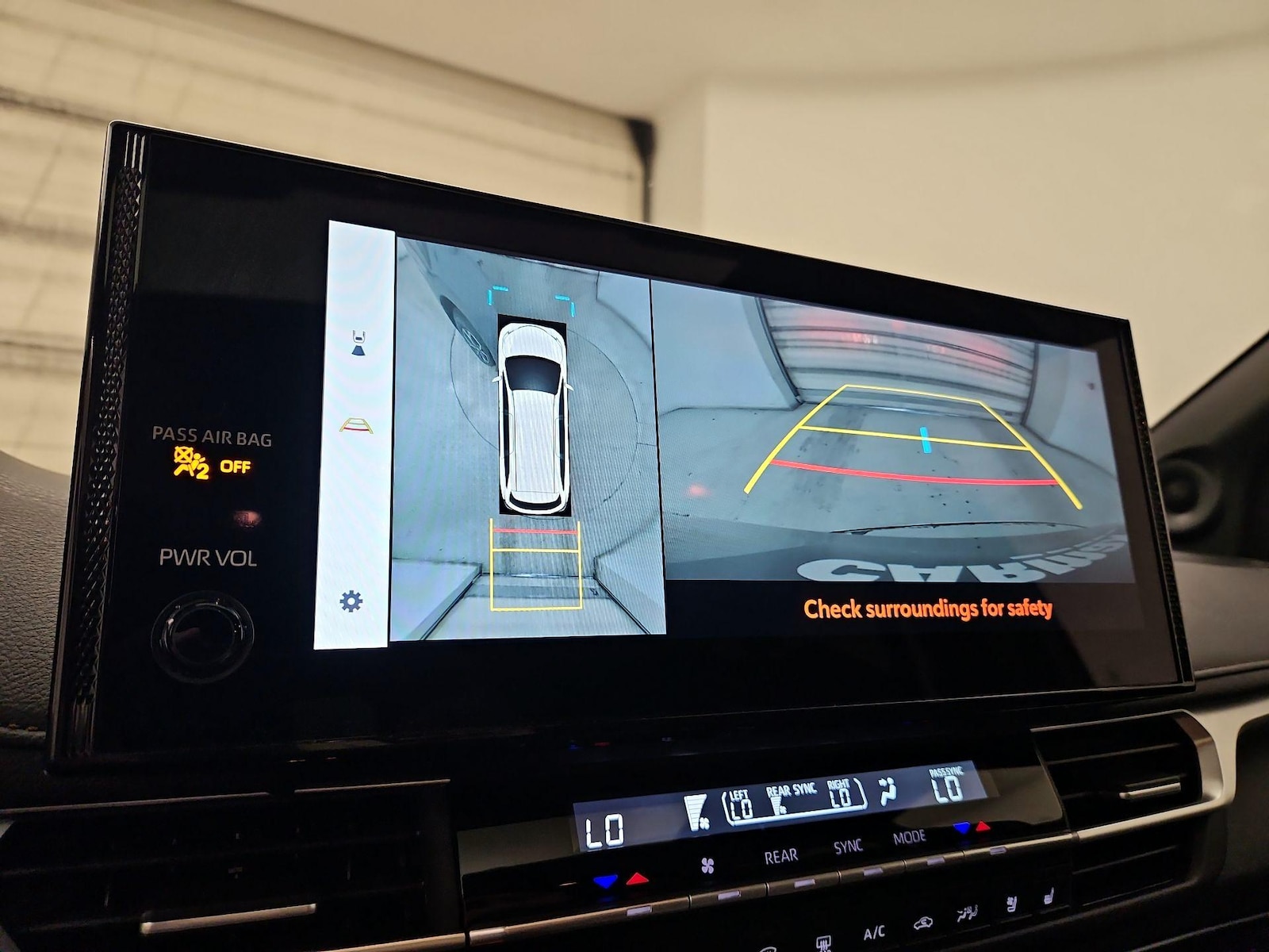 2025 Toyota Sienna Platinum - Photo 15