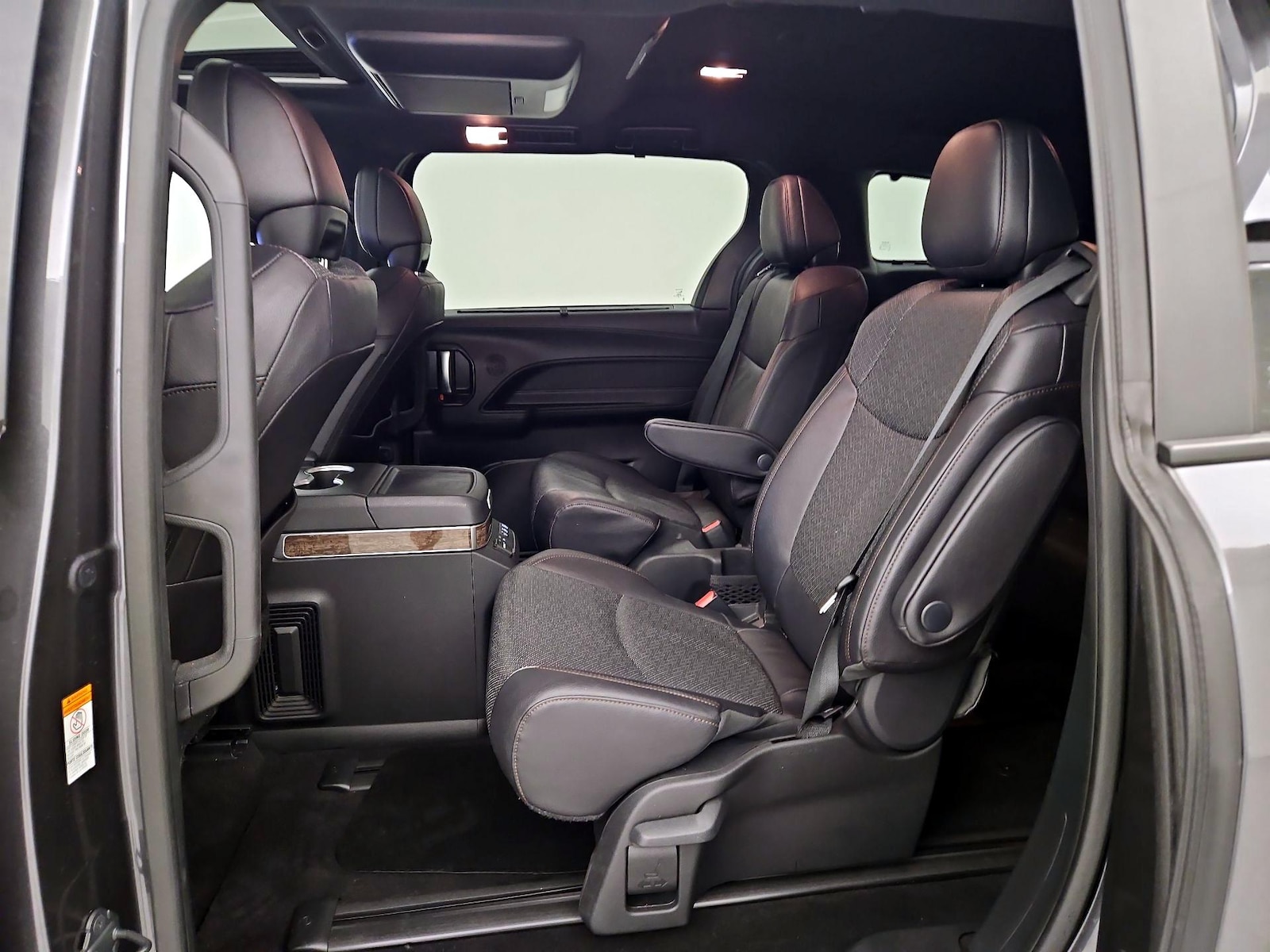 2025 Toyota Sienna Platinum - Photo 21