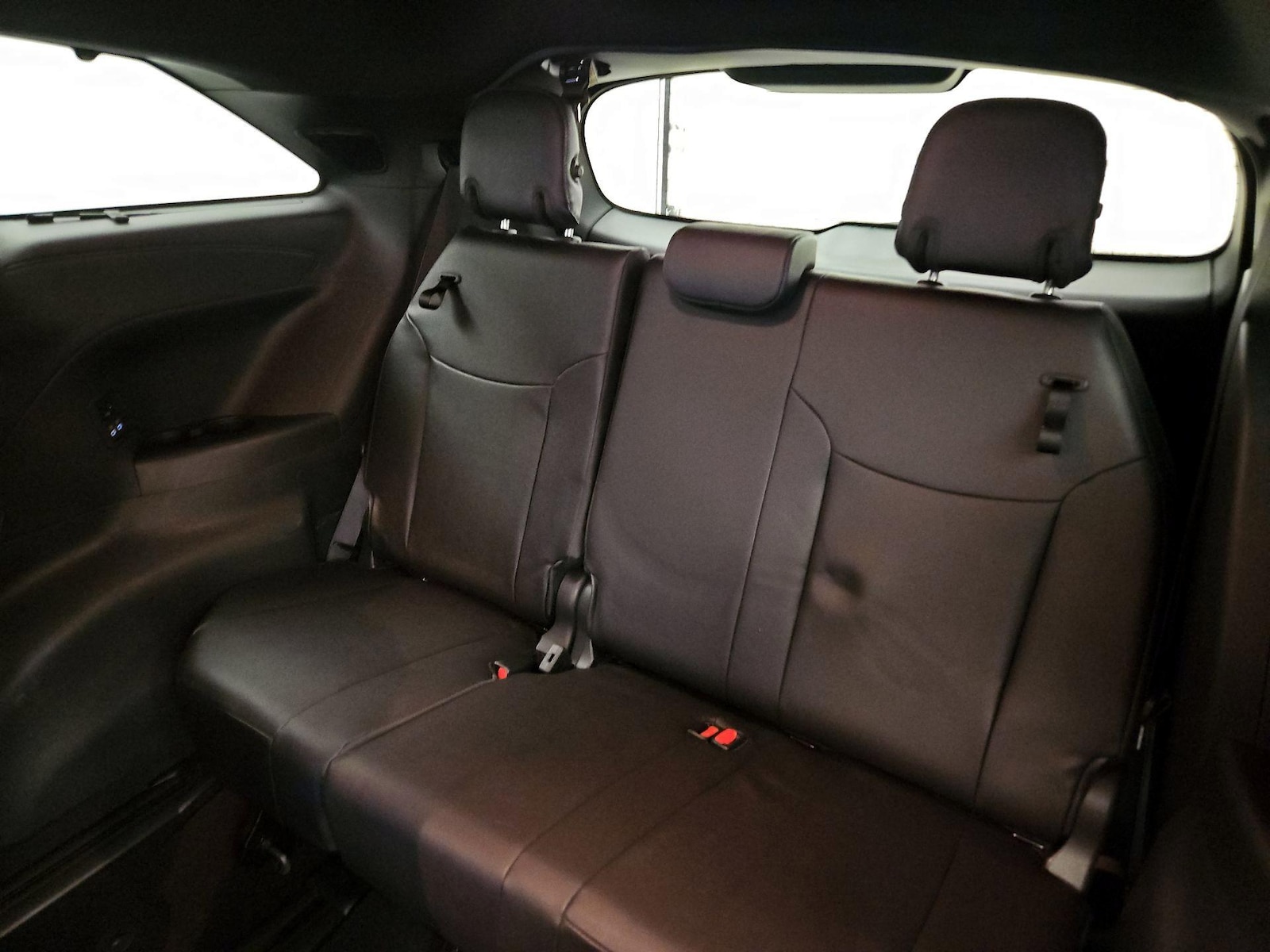 2025 Toyota Sienna Platinum - Photo 22