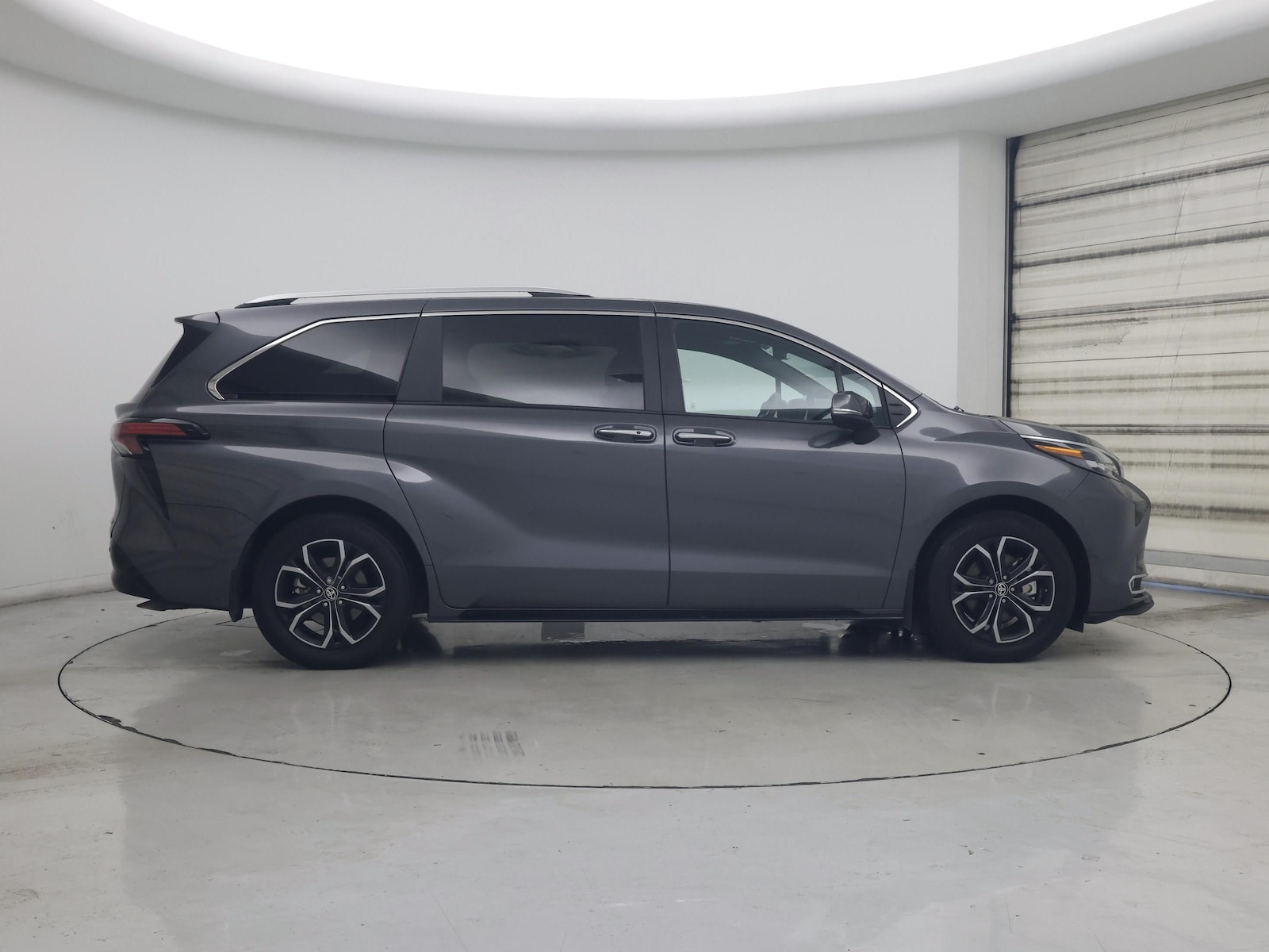 2025 Toyota Sienna Platinum - Photo 8