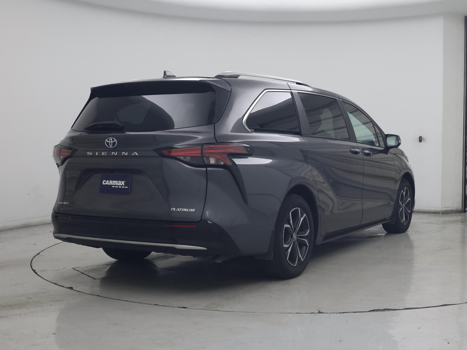 2025 Toyota Sienna Platinum - Photo 9