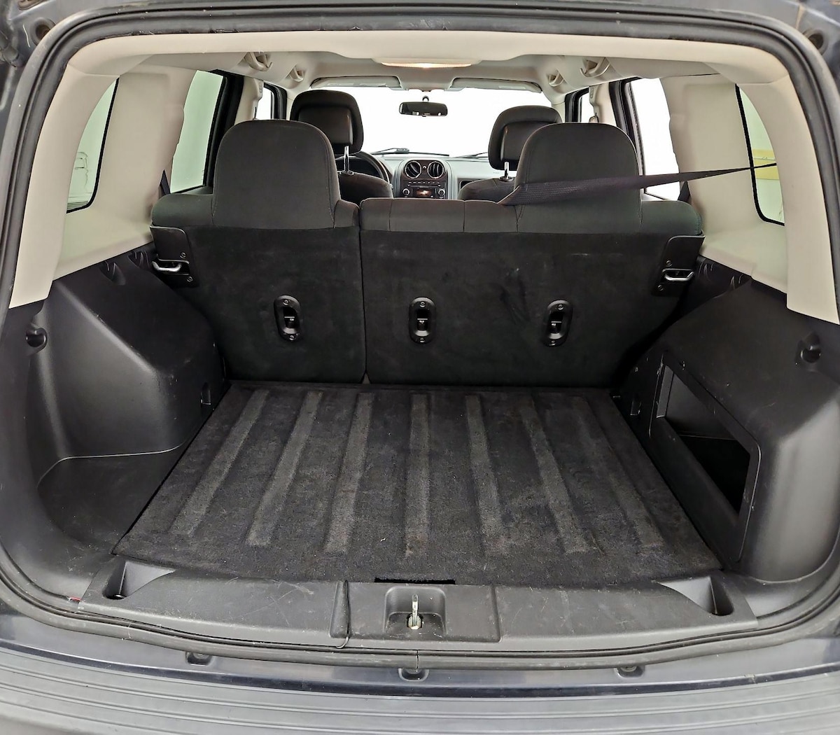 Trunk/Cargo (Seats Up)
