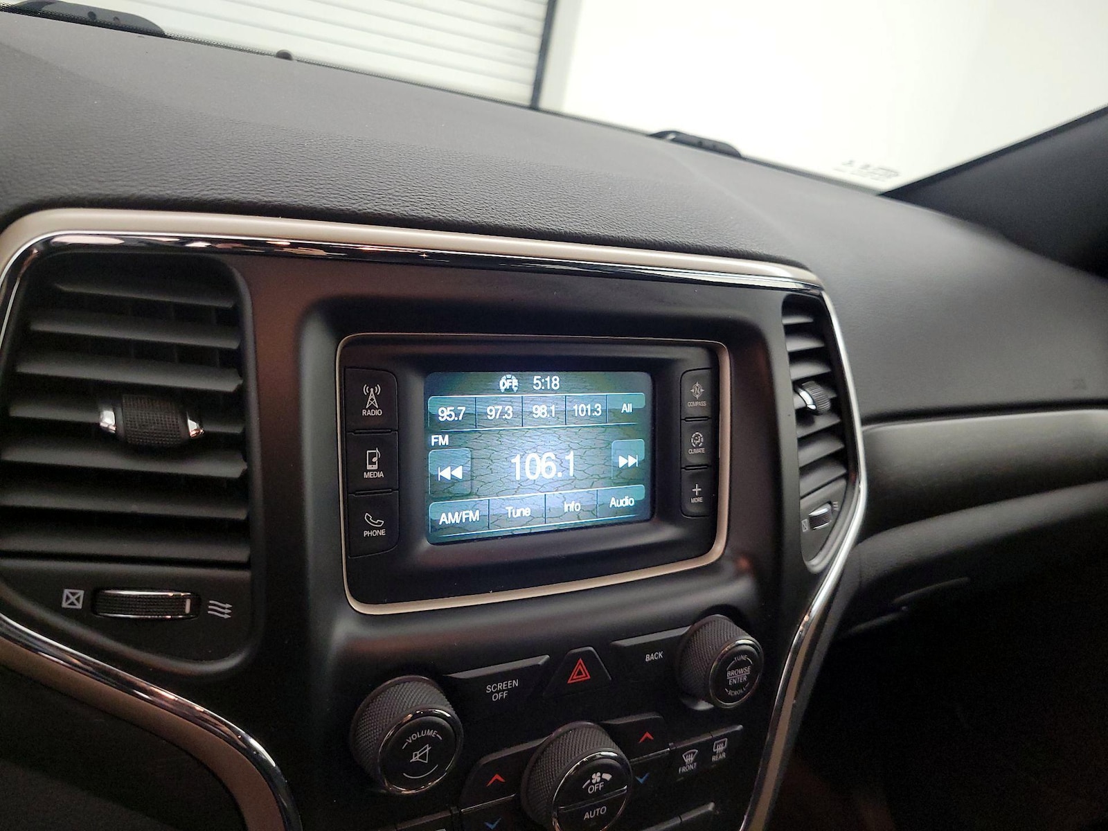 2017 Jeep Grand Cherokee Laredo - Photo 16