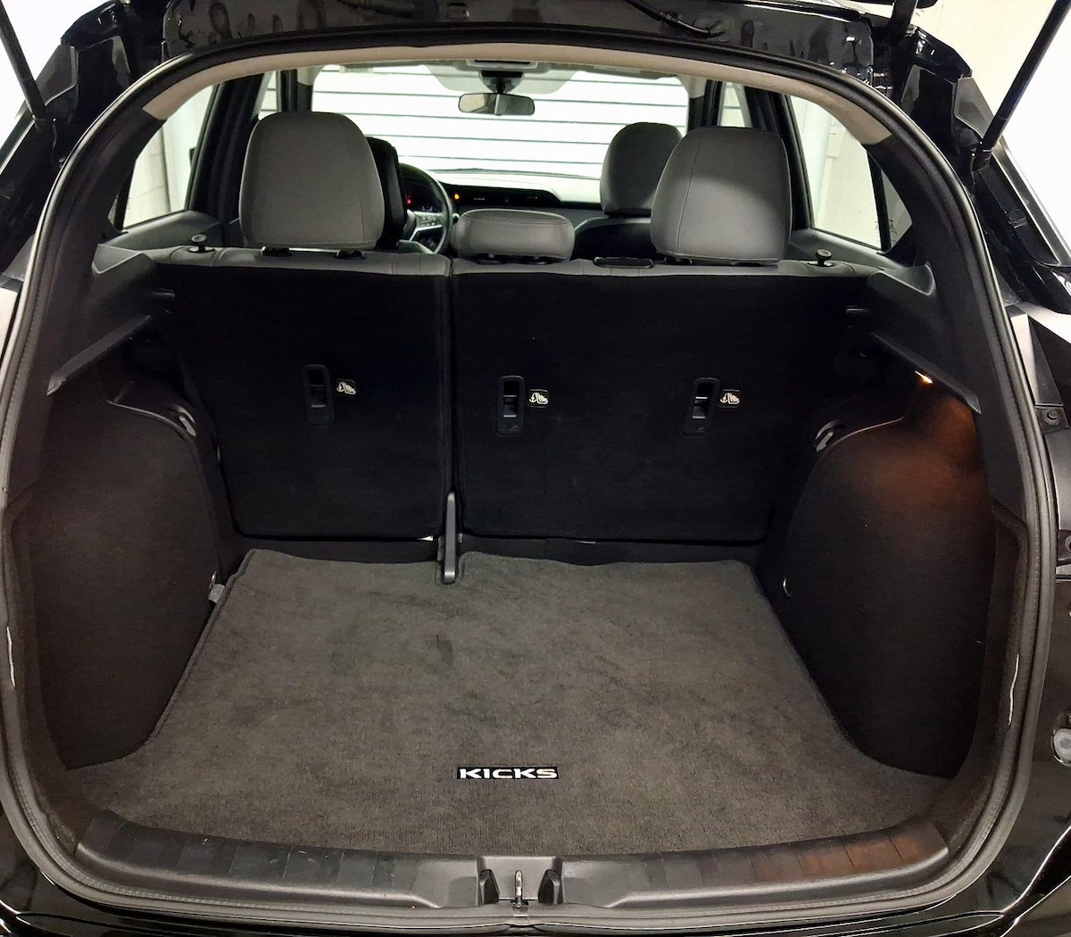 Trunk/Cargo (Seats Up)