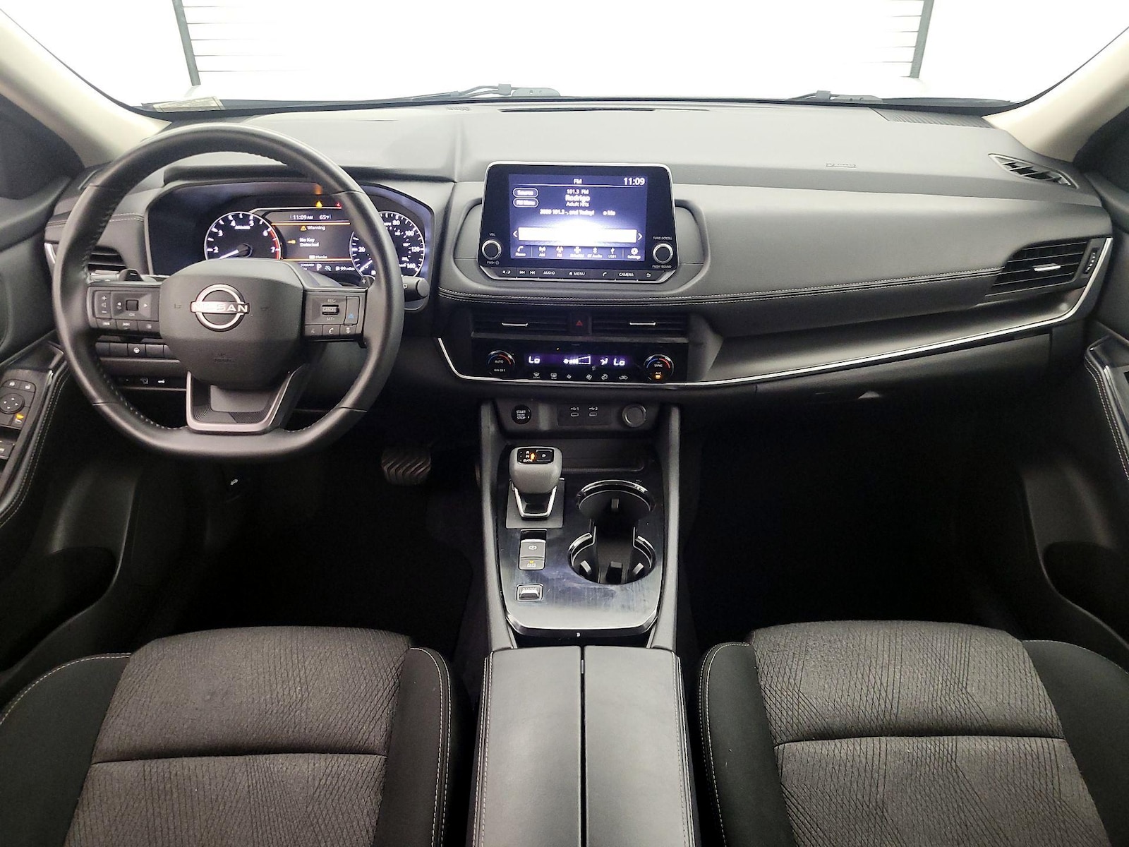2025 Nissan Rogue SV - Photo 10
