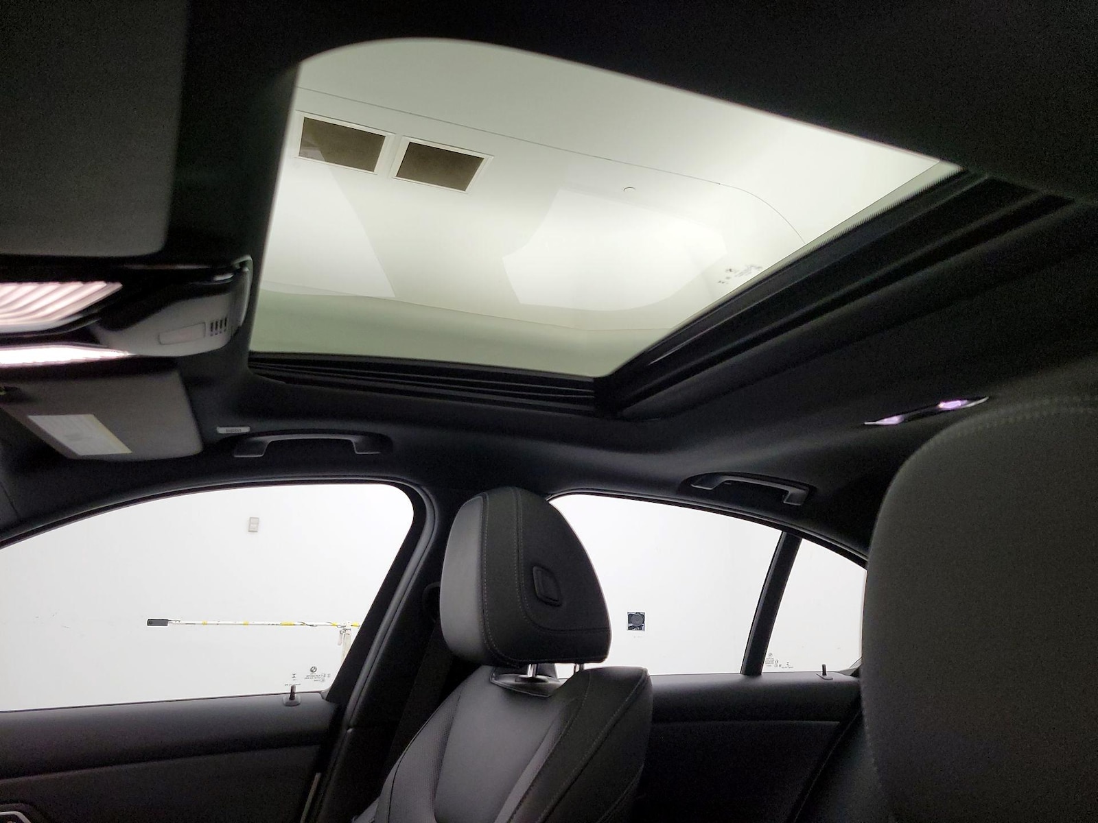 Sunroof(s) & Overhead Airbags
