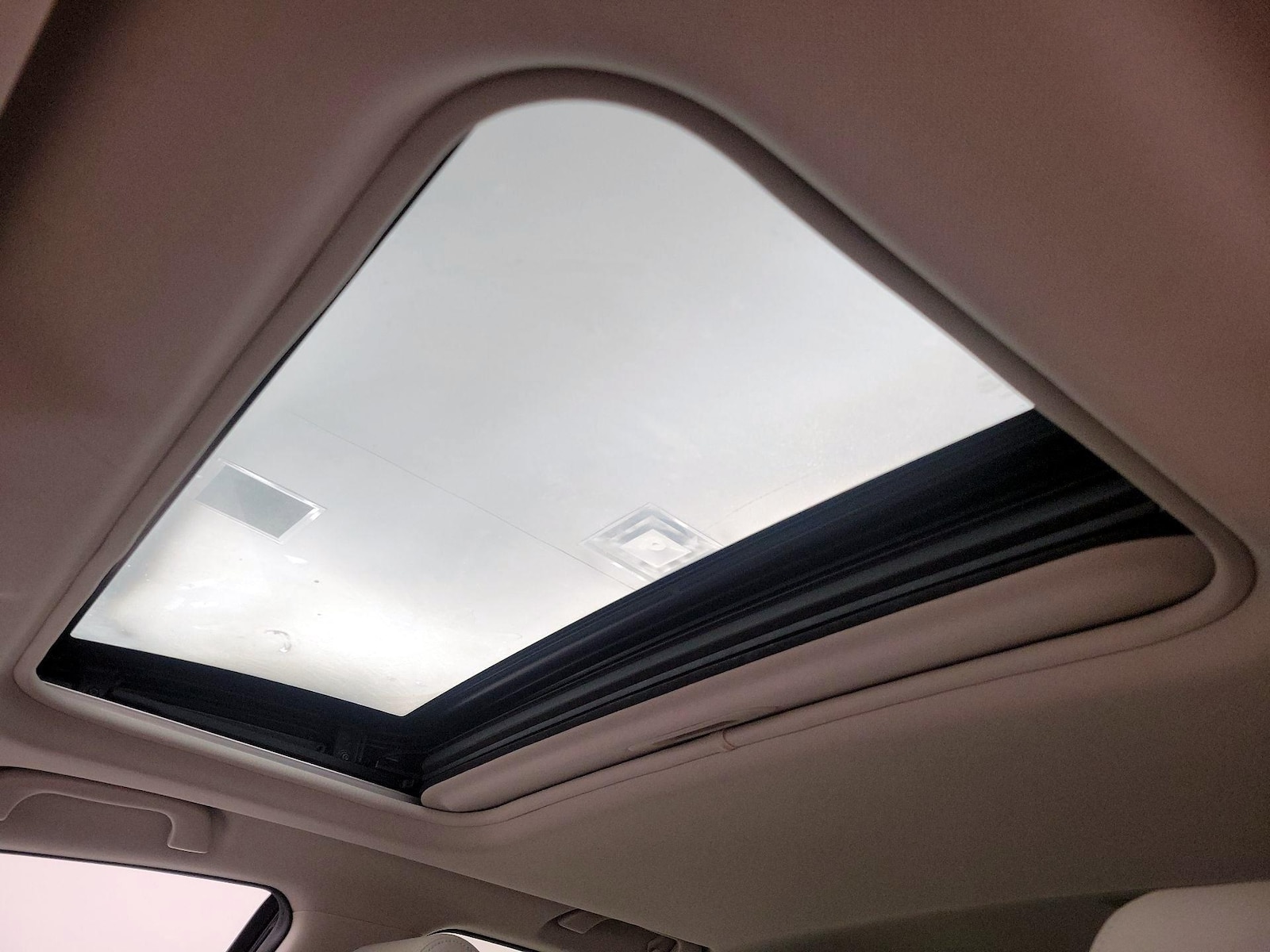 Sunroof(s) & Overhead Airbags
