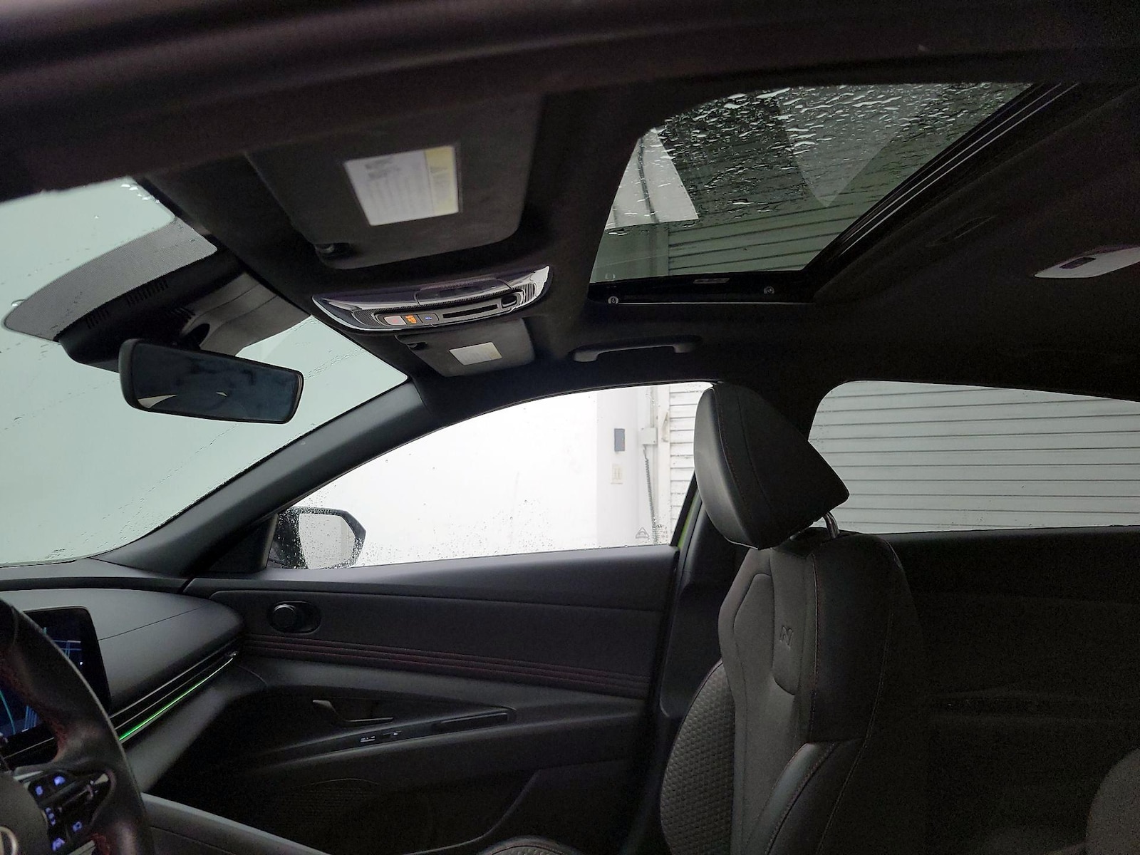 Sunroof(s) & Overhead Airbags