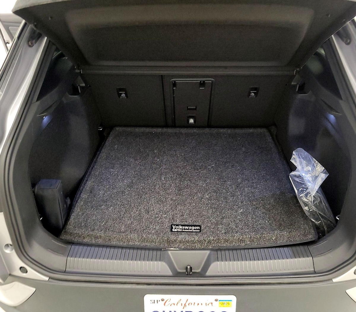 Trunk/Cargo (Seats Up)