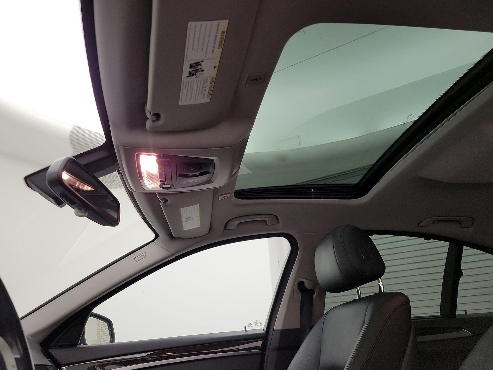 Sunroof(s) & Overhead Airbags