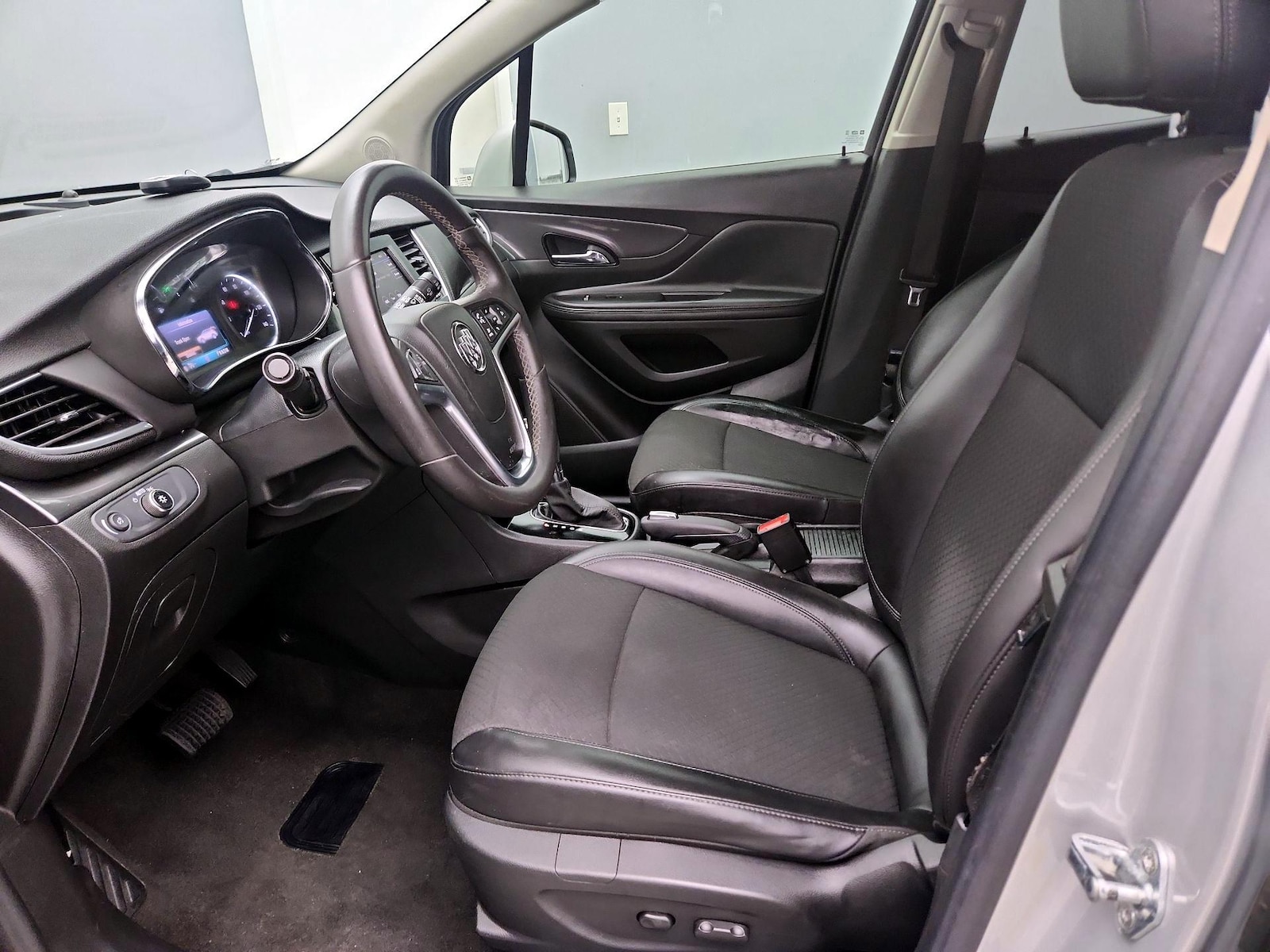 Power Seat(s) & Side Airbags