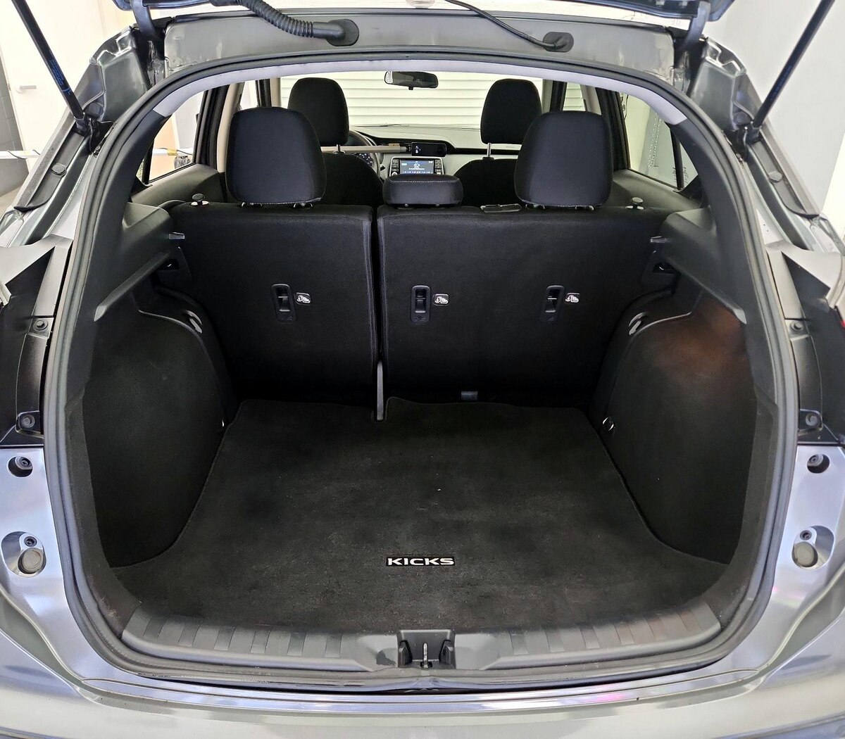Trunk/Cargo (Seats Up)