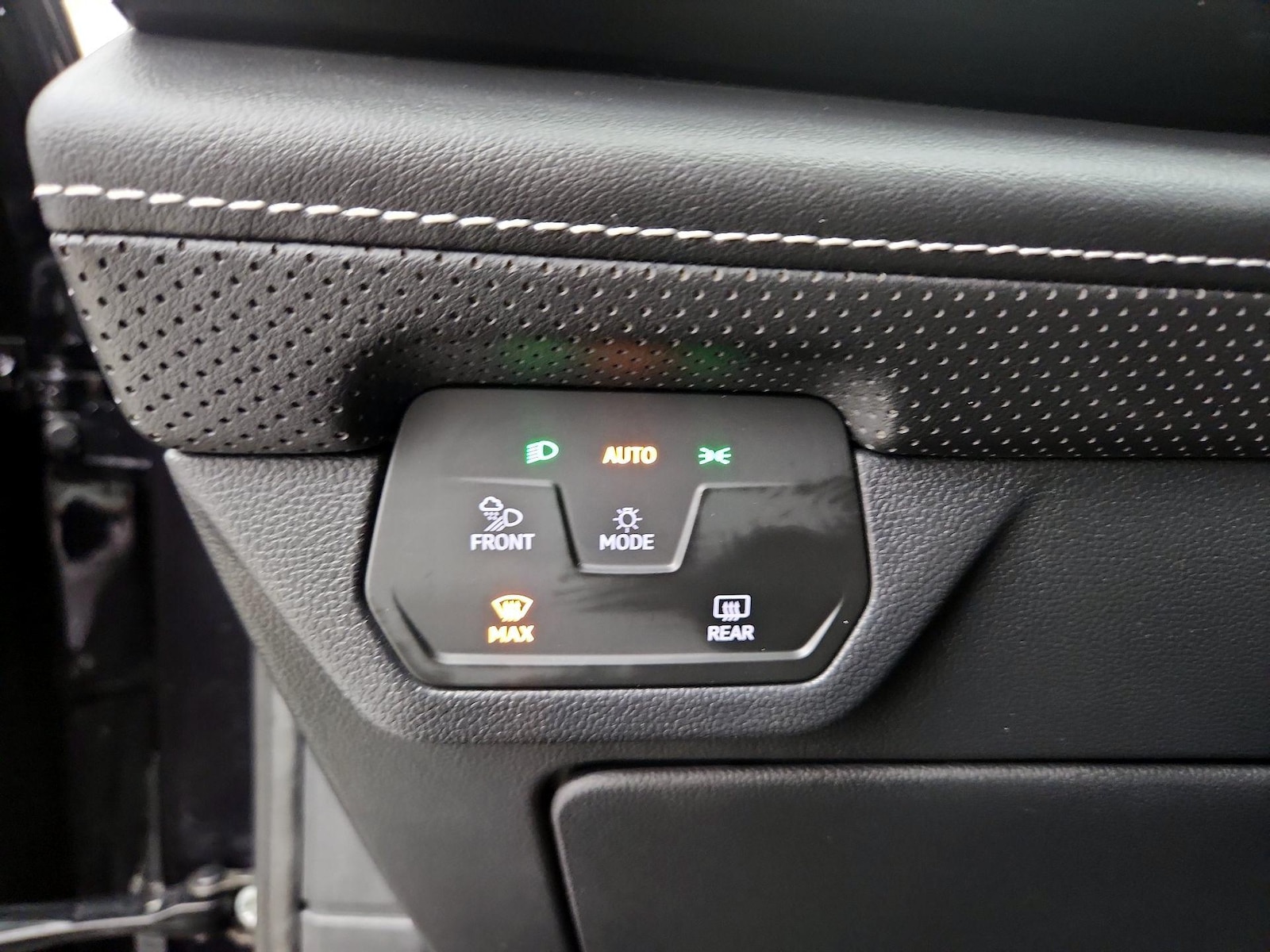 2024 Volkswagen Atlas Cross Sport SE - Photo 14