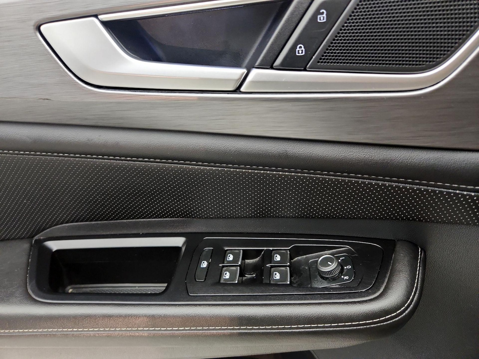 2024 Volkswagen Atlas Cross Sport SE - Photo 13