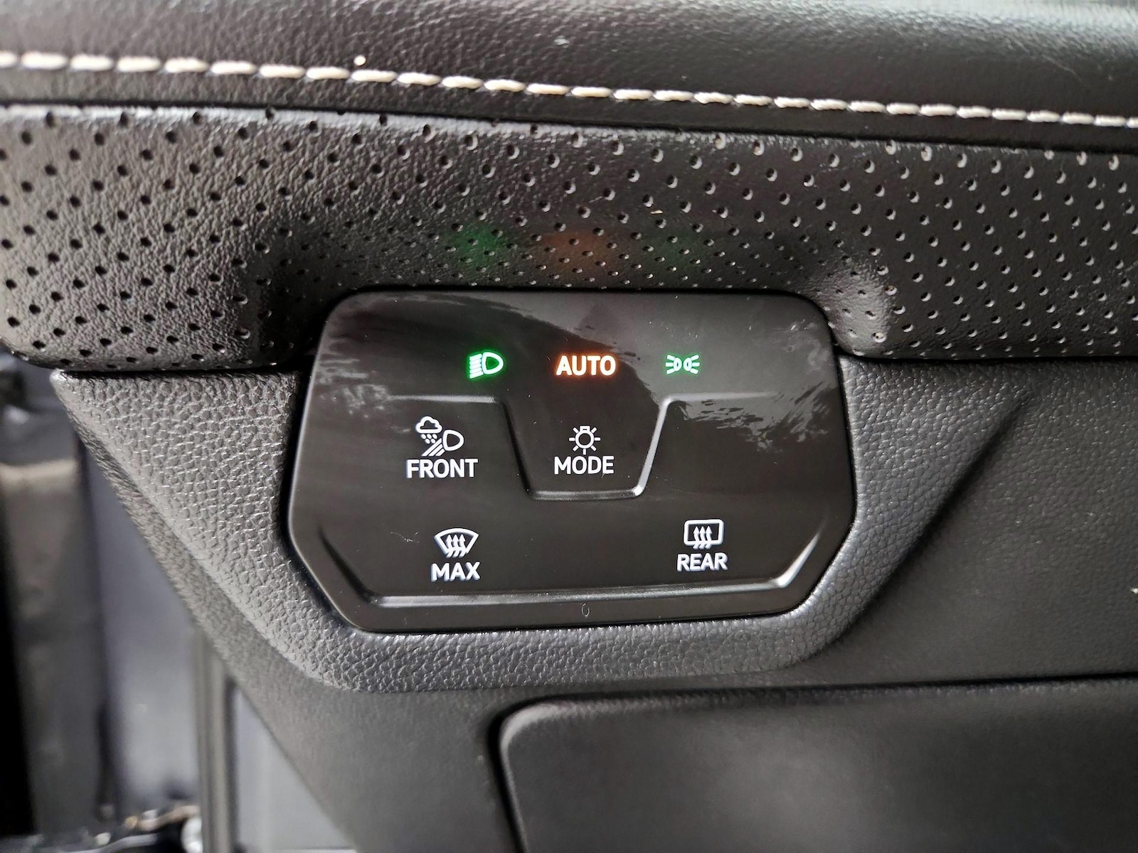 2024 Volkswagen Atlas Cross Sport SE - Photo 14