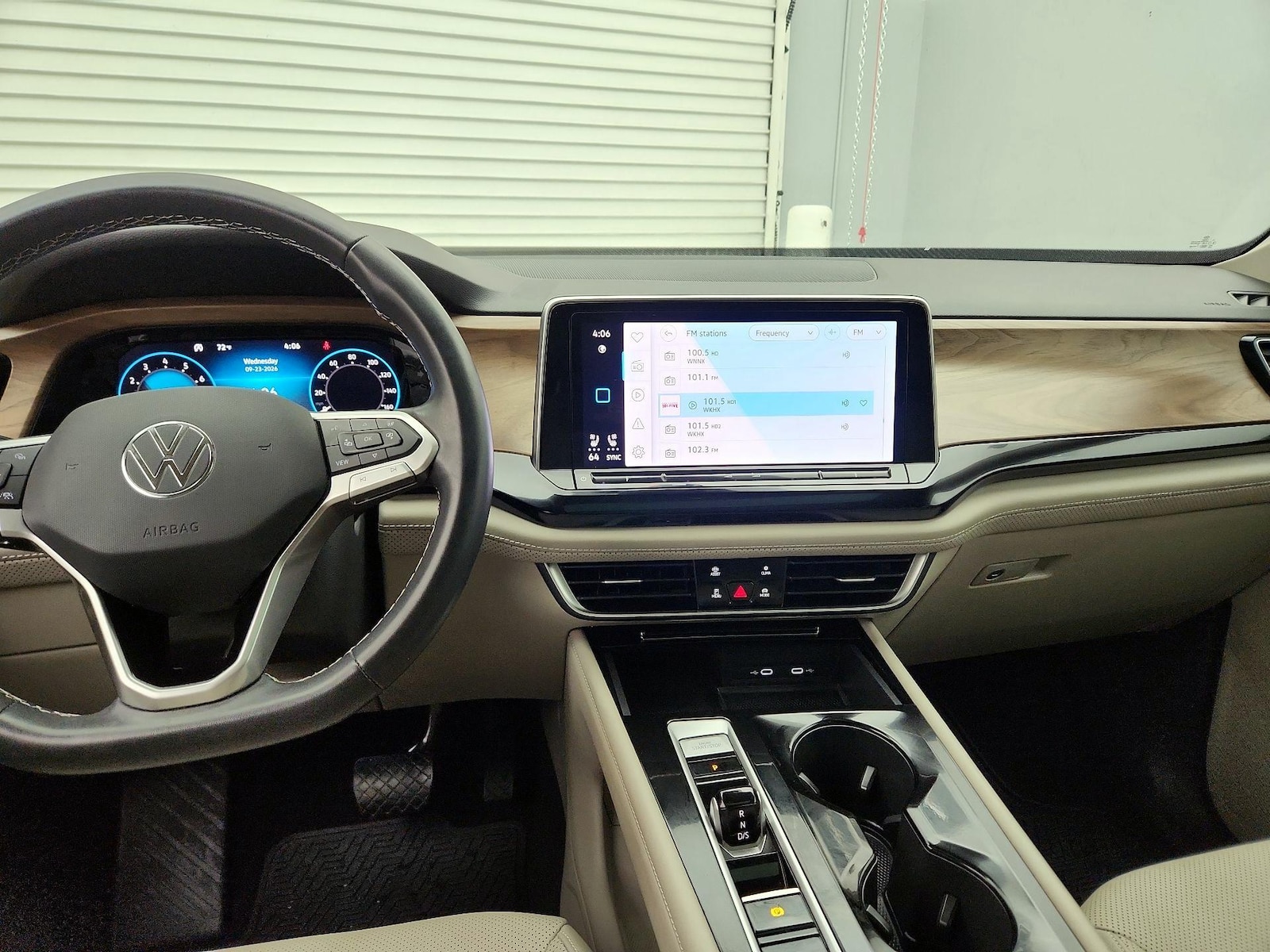 2024 Volkswagen Atlas SE w/Tech - Photo 10