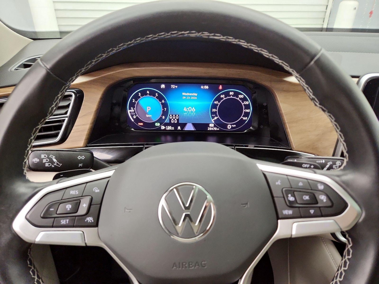 2024 Volkswagen Atlas SE w/Tech - Photo 11