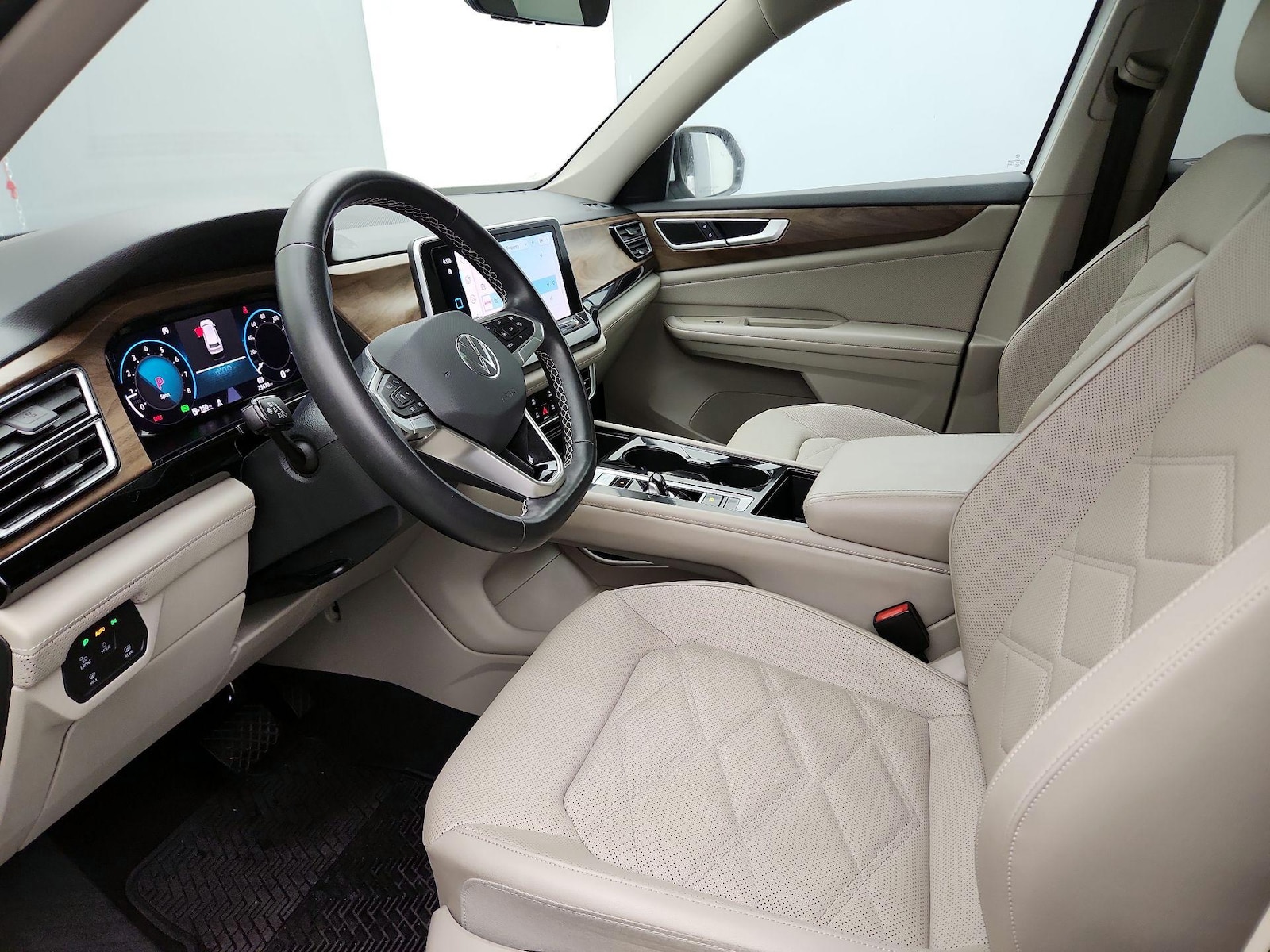 2024 Volkswagen Atlas SE w/Tech - Photo 12