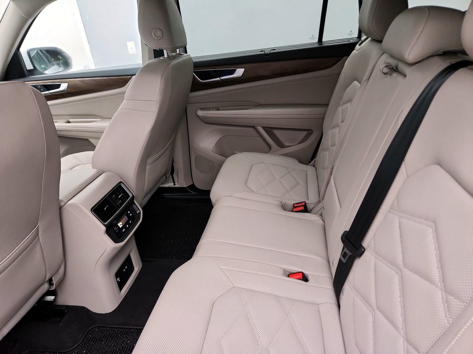 2024 Volkswagen Atlas SE w/Tech - Photo 21