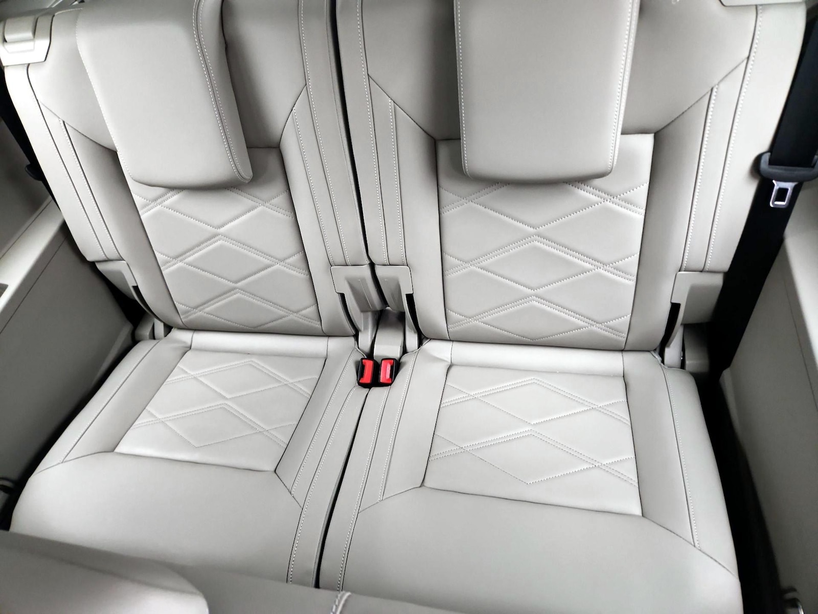 2024 Volkswagen Atlas SE w/Tech - Photo 22