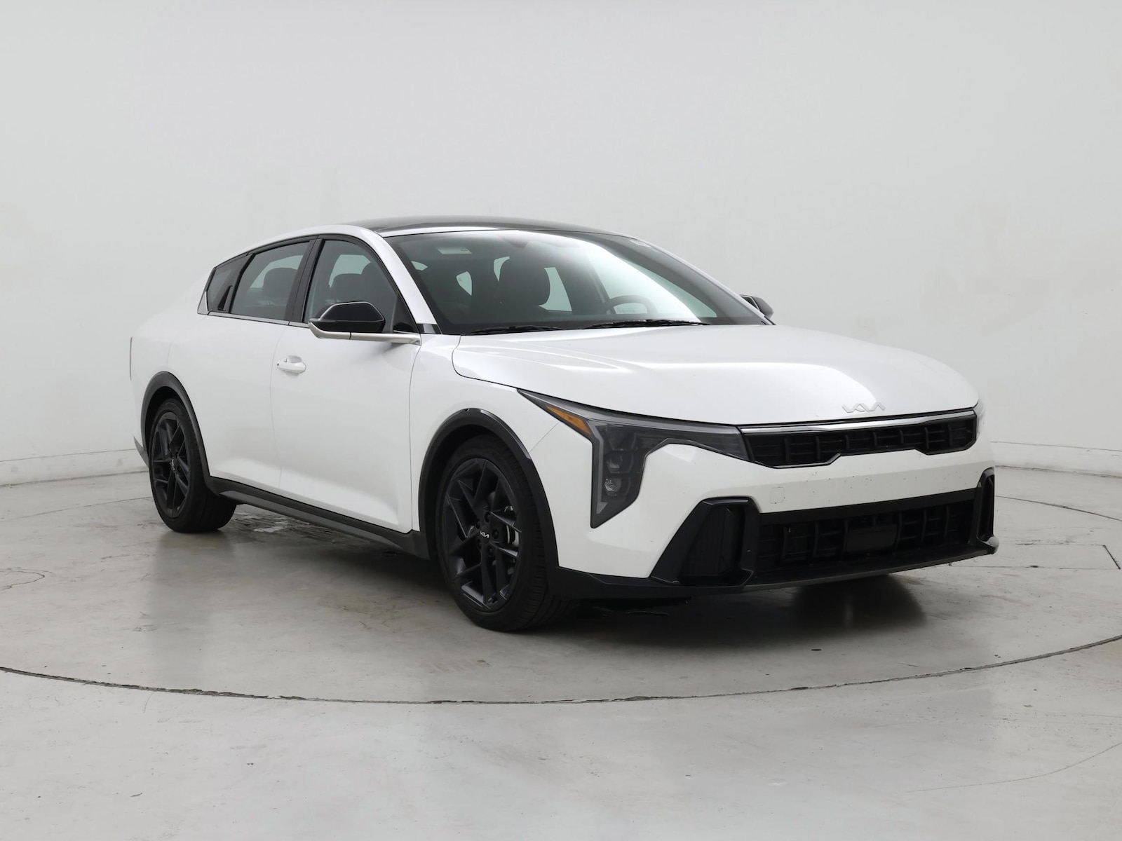 2025 Kia K4 GT-Line - Photo 2