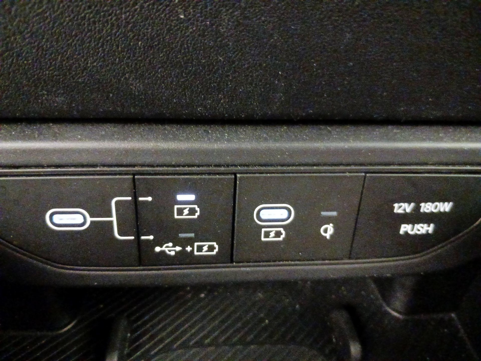 2025 Kia K4 GT-Line - Photo 20