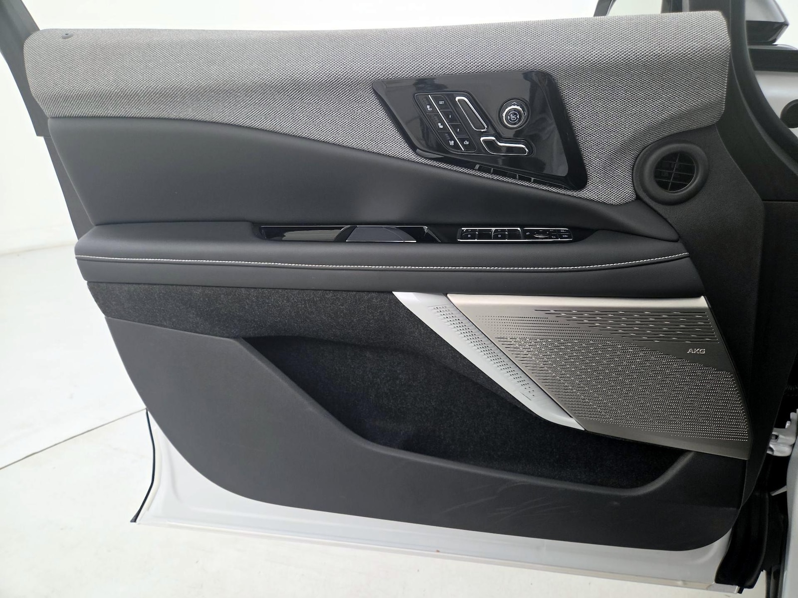 2025 Cadillac OPTIQ Luxury 2 - Photo 13