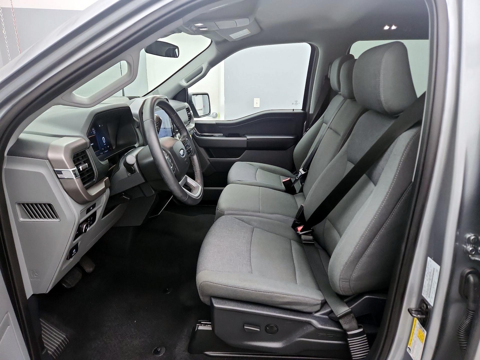 2025 Ford F-150 XLT - Photo 12