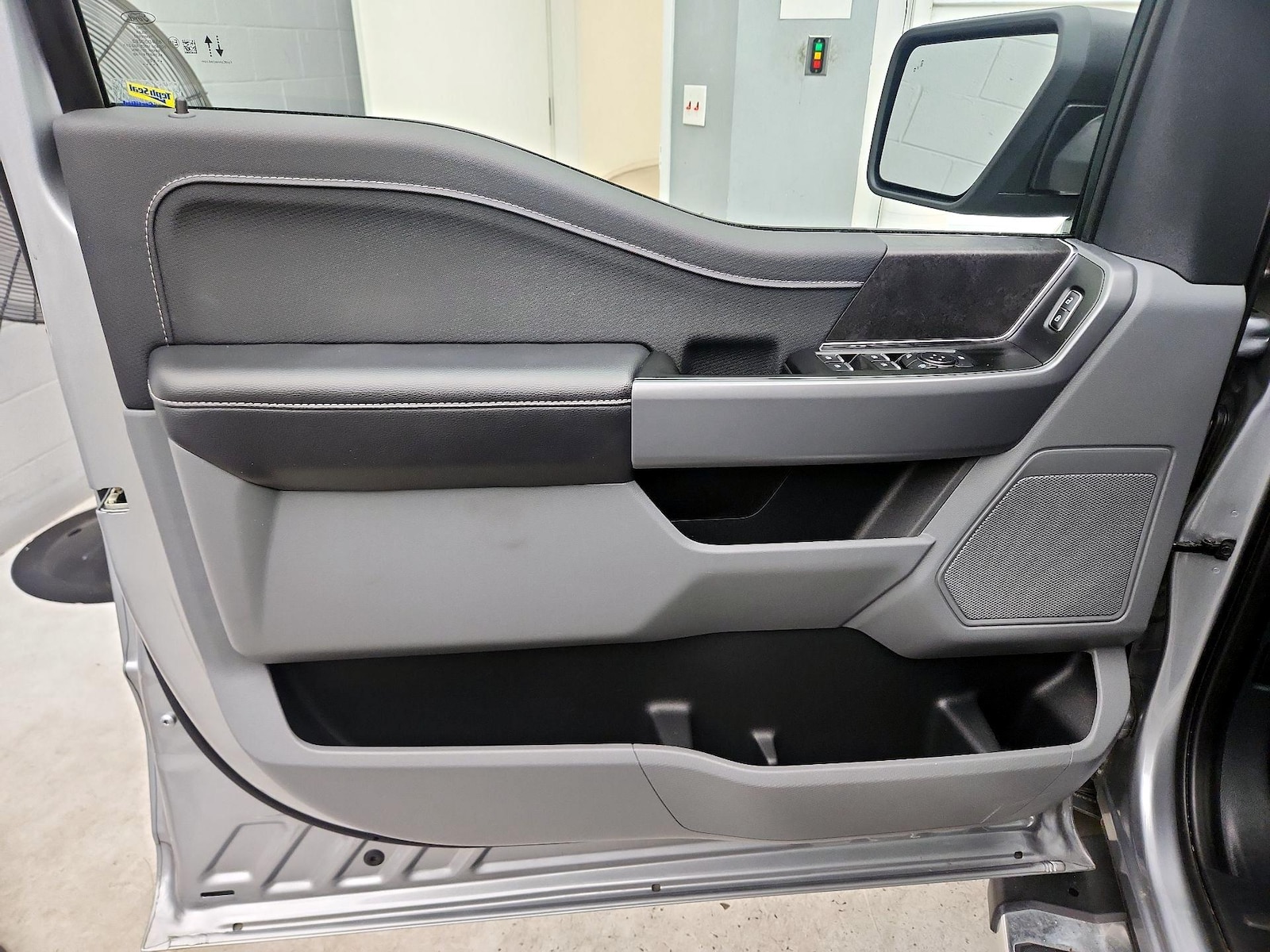 2025 Ford F-150 XLT - Photo 13