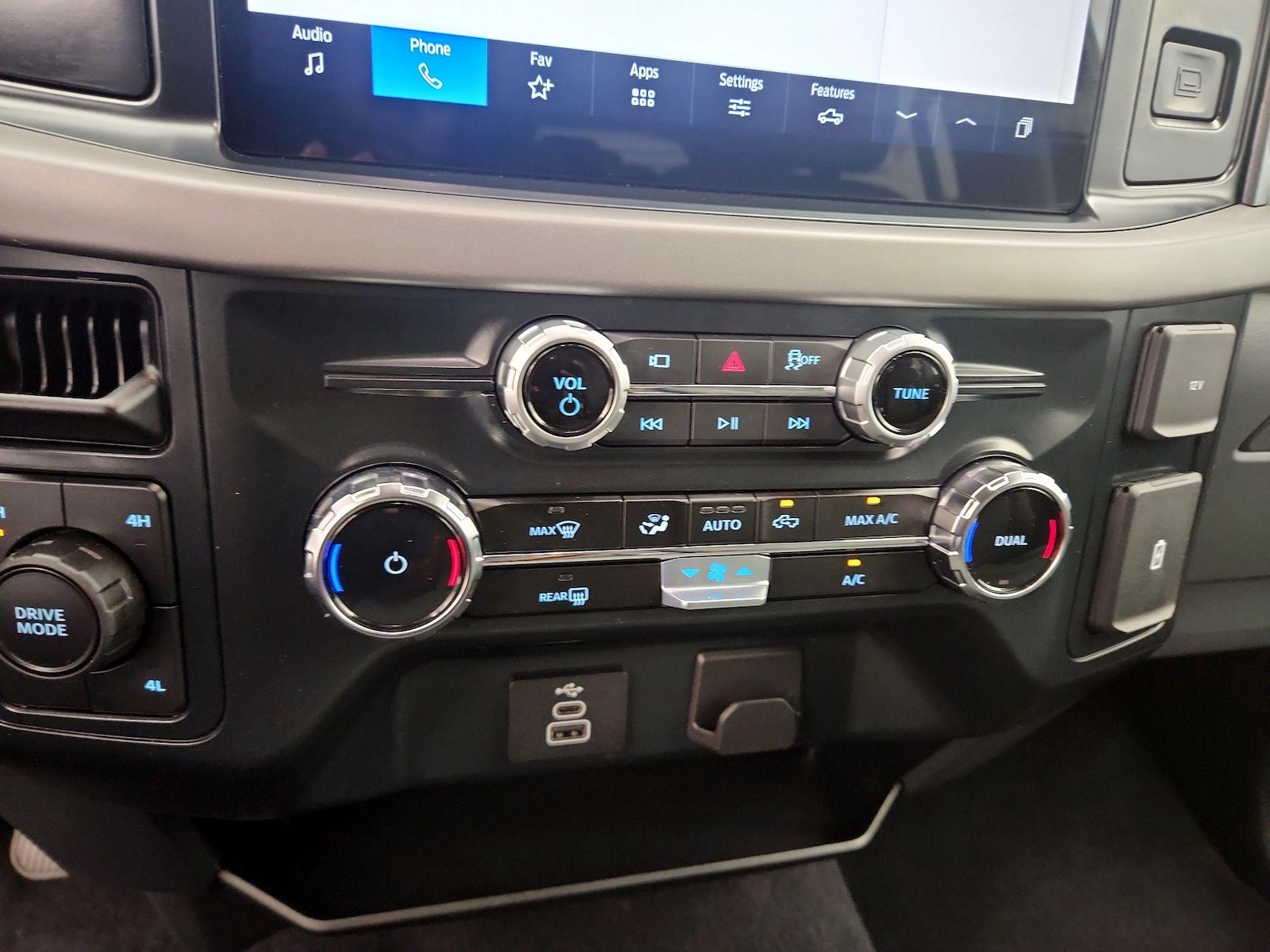 2025 Ford F-150 XLT - Photo 17