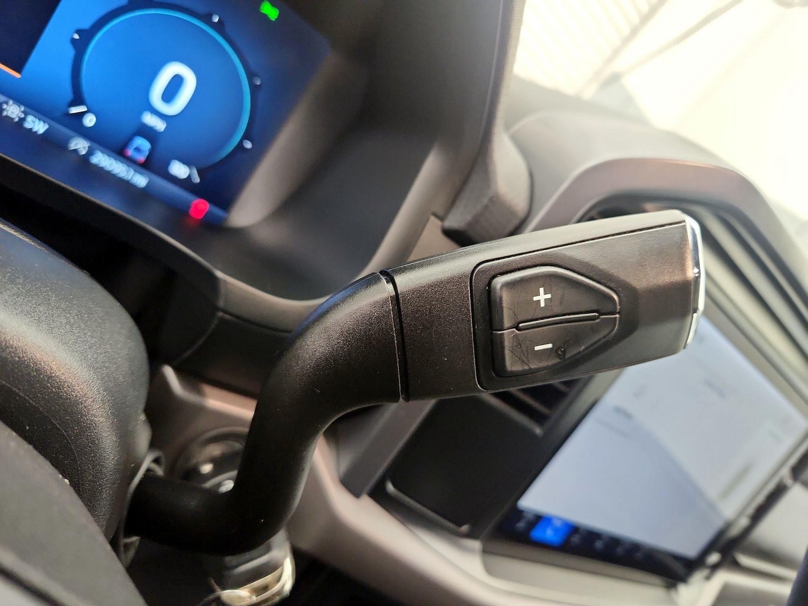 2025 Ford F-150 XLT - Photo 18