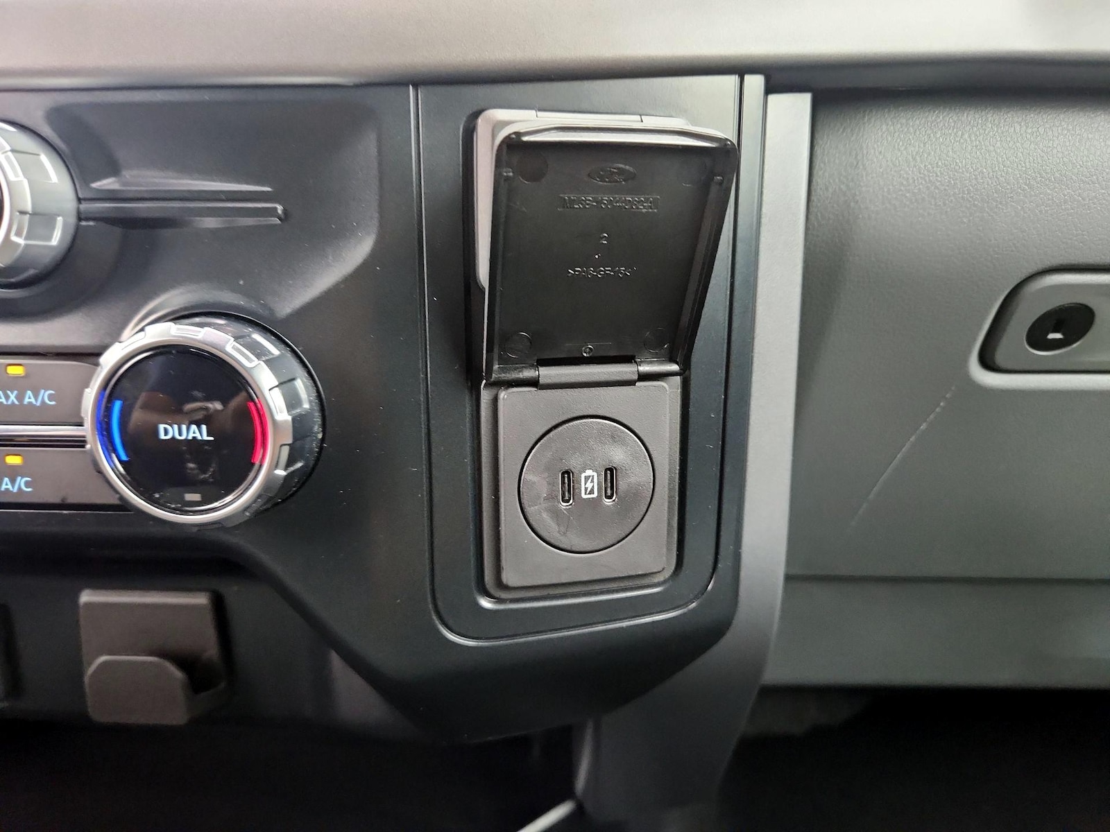 2025 Ford F-150 XLT - Photo 19